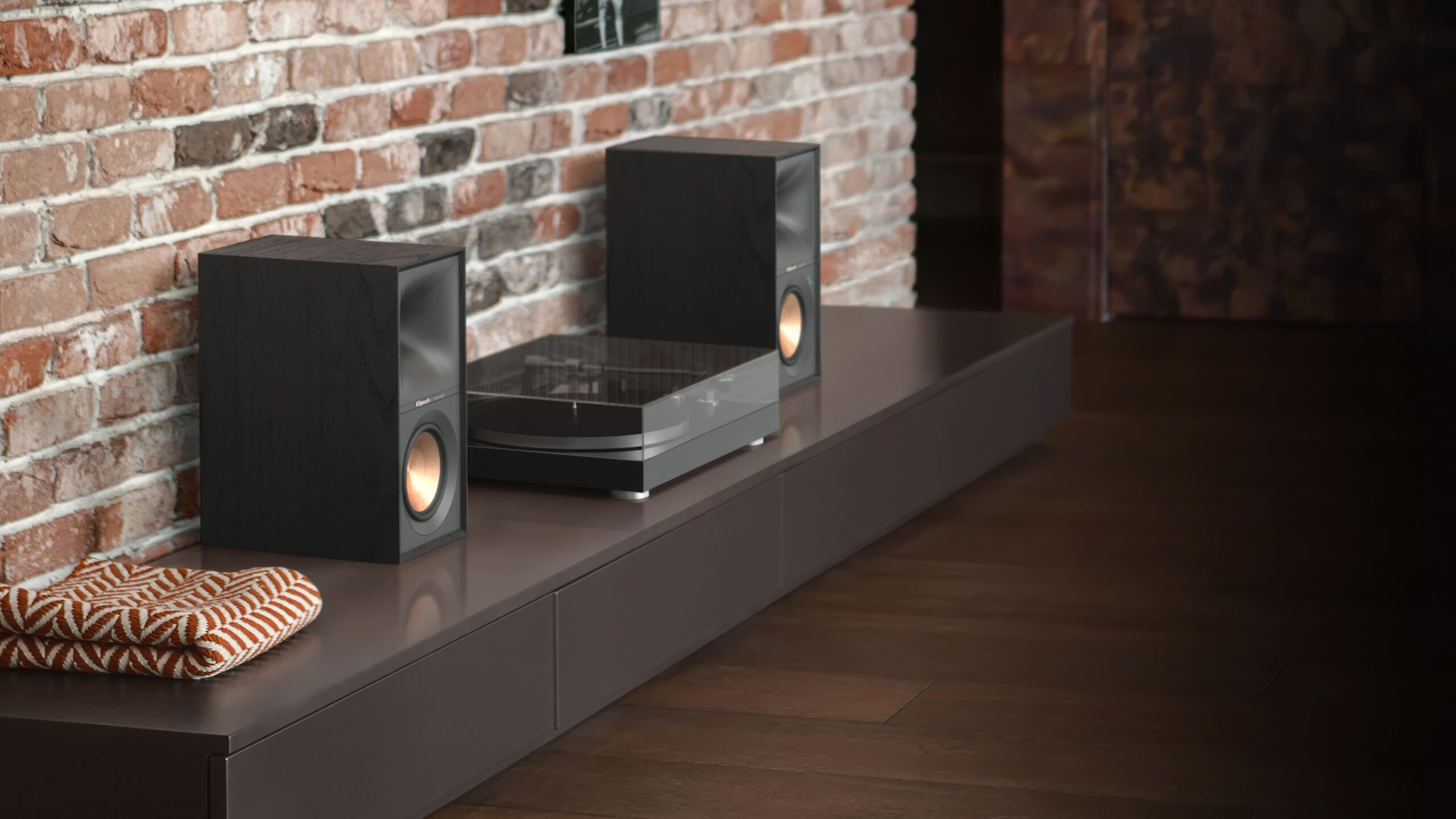 R-40PM och R-50PM: Aktiva Klipsch-högtalare 3 Klipsch R-50PM-lifestyle