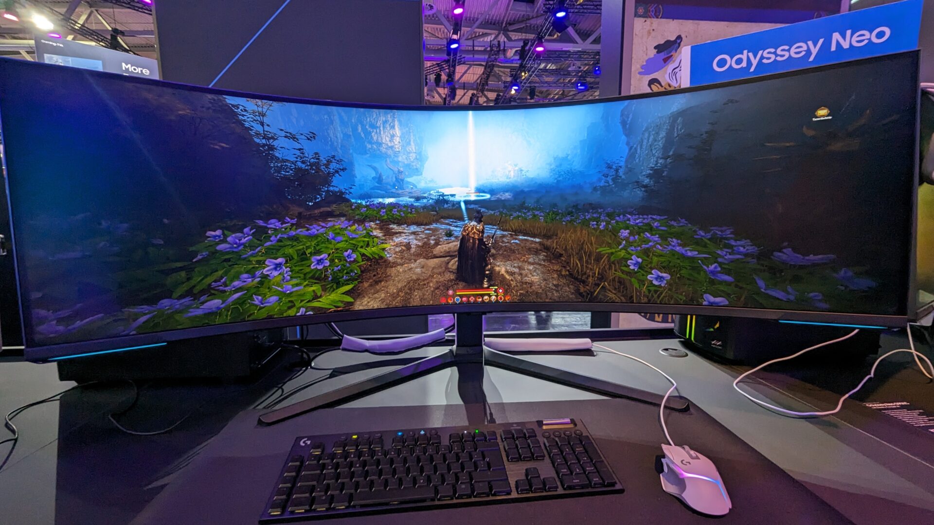 Gamescom 2023: Världens galnaste spelskärm i butik
