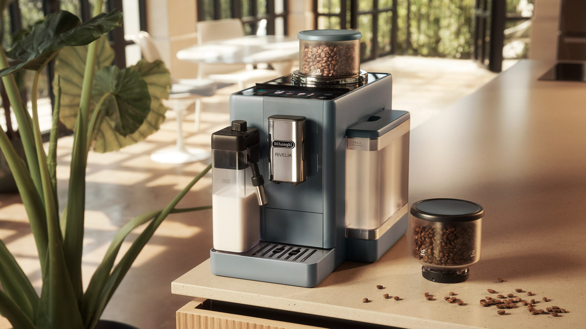 Kaffemaskin med utbytbara bönbehållare