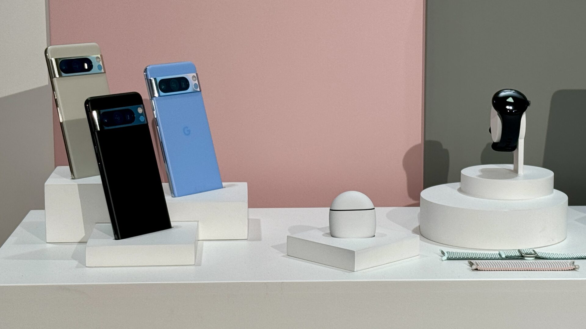 Google Pixel 8 och Pixel 8 Pro-mobilerna lanserade