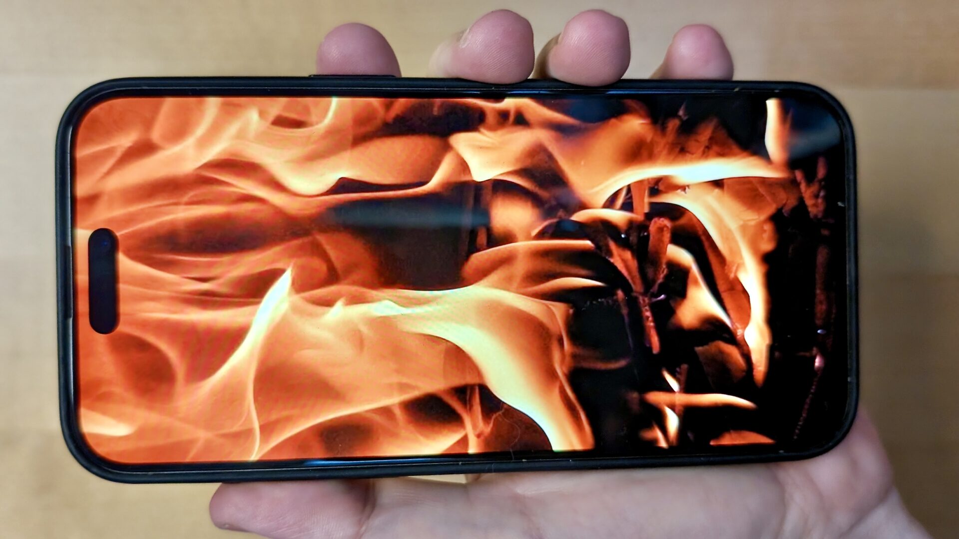 Överhettas din nya iPhone 15 Pro? Nu är lösningen här!