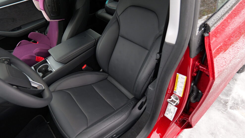 Tesla Model 3 frontseats scaled 1