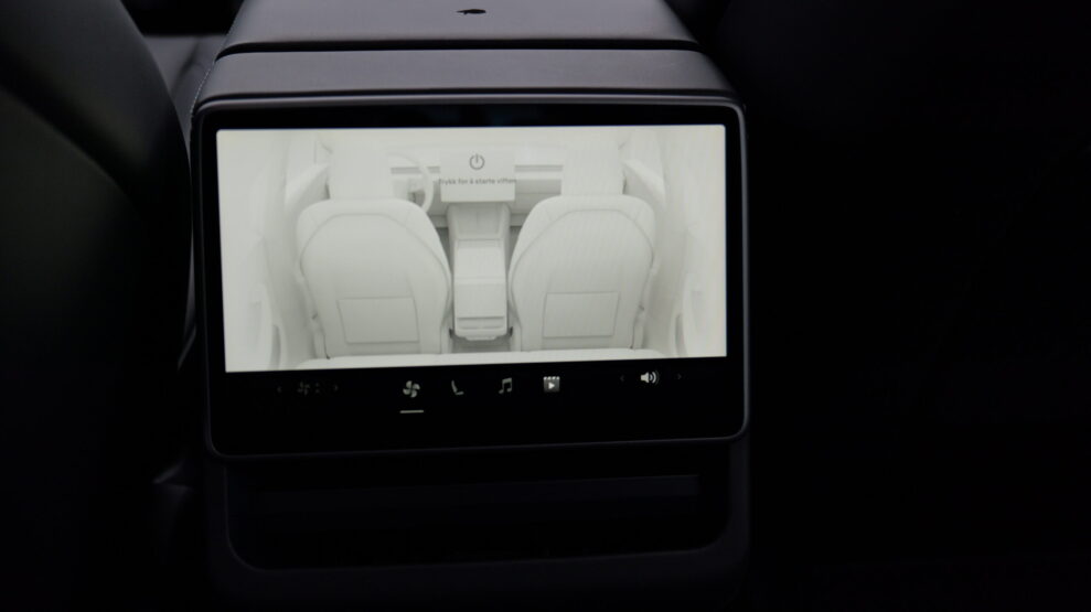 Tesla Model 3 rear screen 2 scaled 1