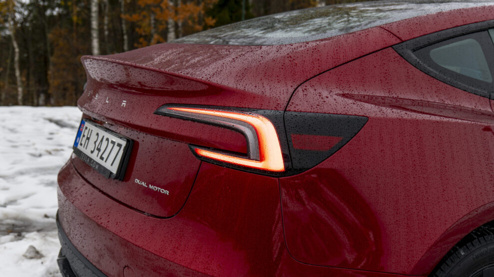 Tesla Model tail lights 2 scaled 1