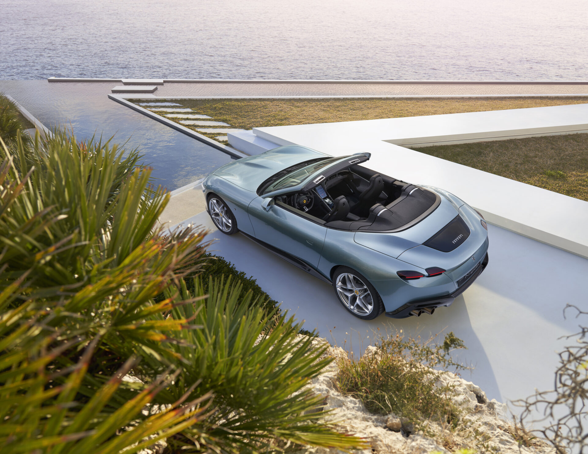 Ferrari Roma Spider levereras med JBL