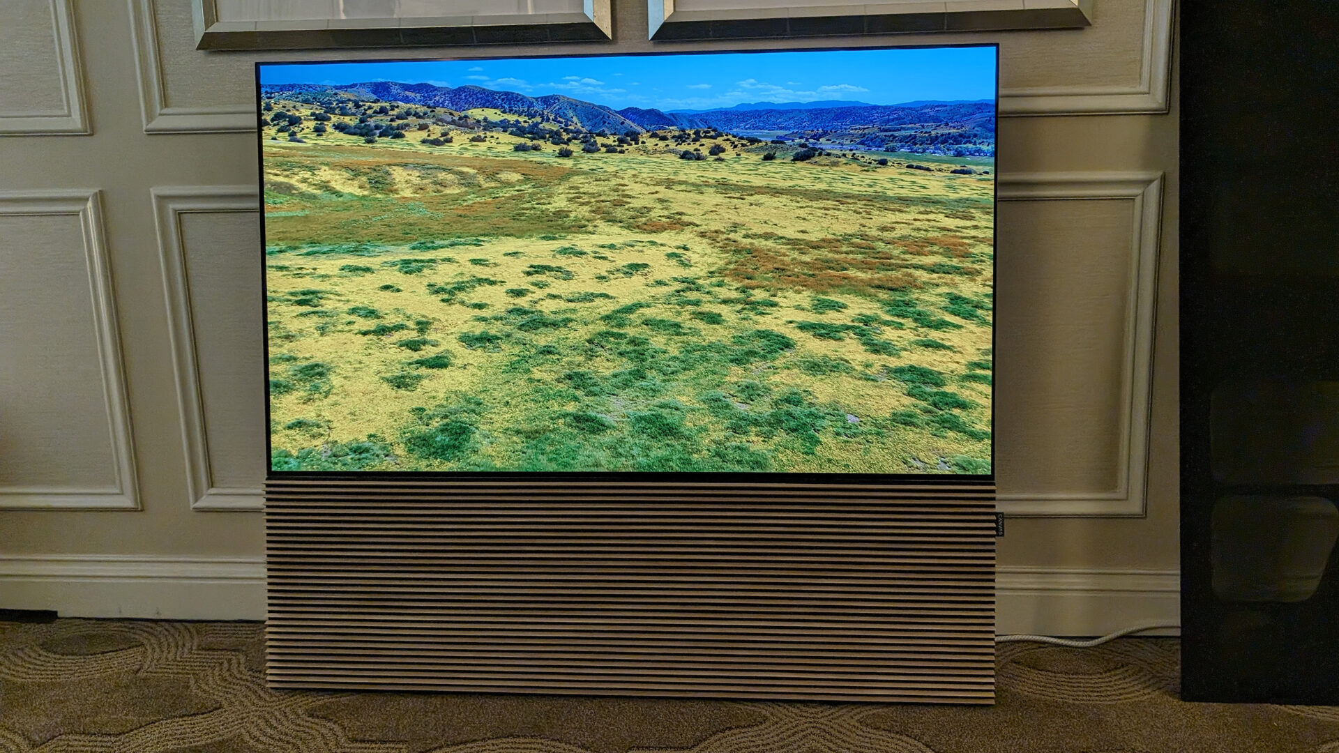CES 2024: Canvas-högtalaren passar alla TV-apparater
