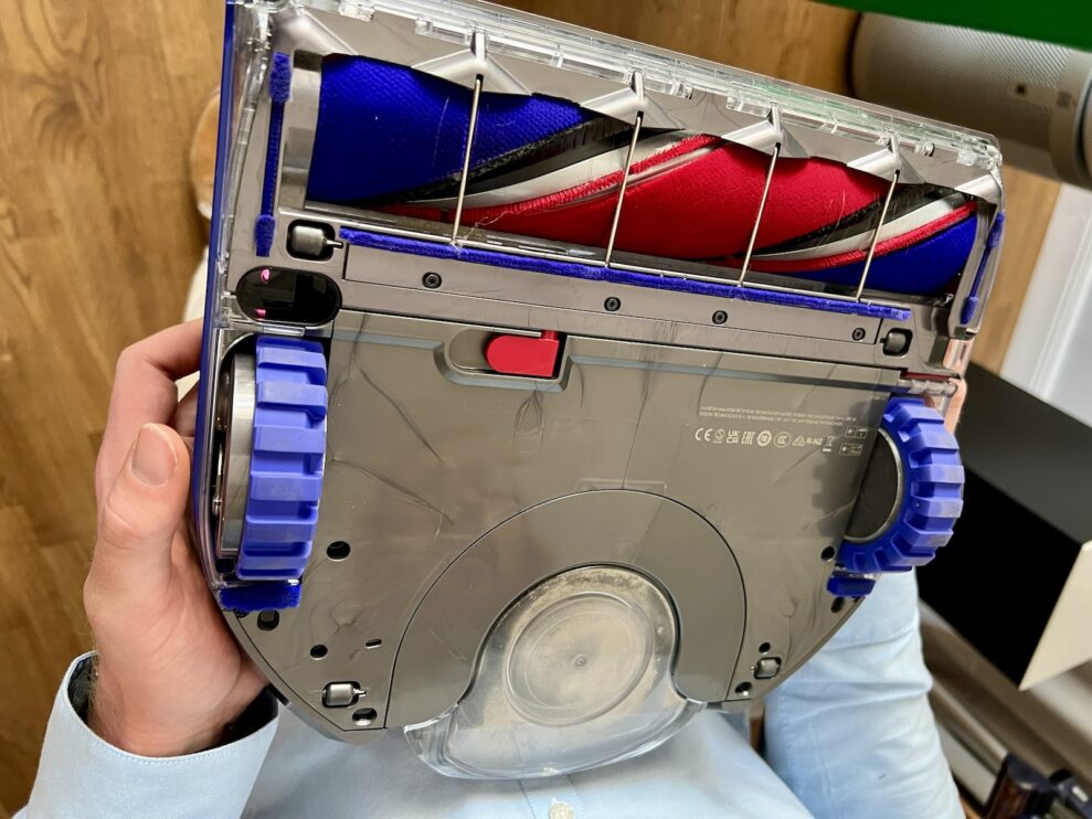 Dyson 360 vis nav 1 Dyson underside Web