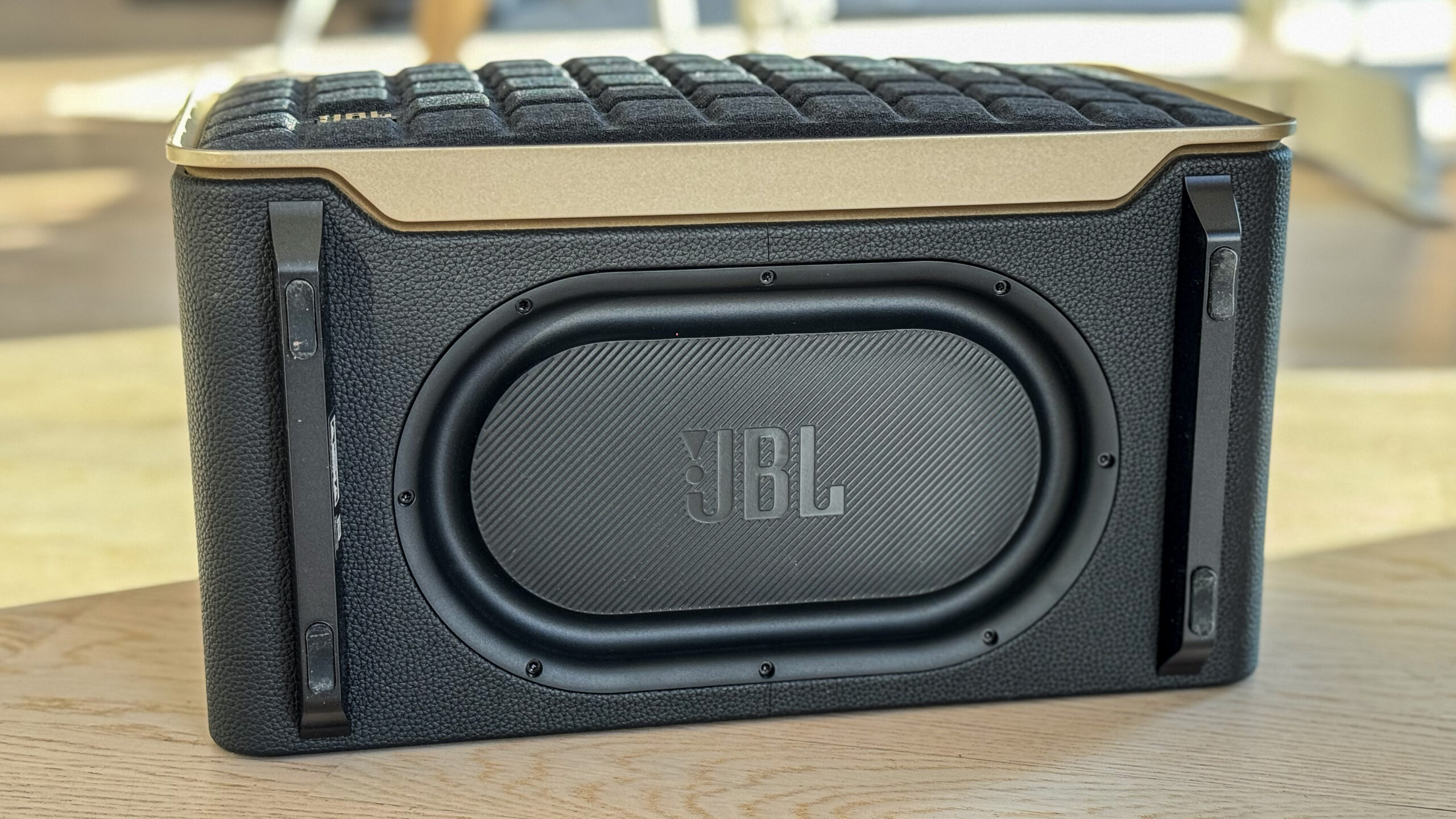 JBL Authentics 300 passive radiator