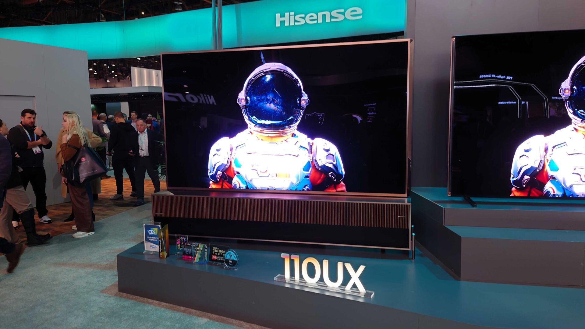 CES 2024: Hisense 110″ UX MiniLED TV och 8K Laser TV