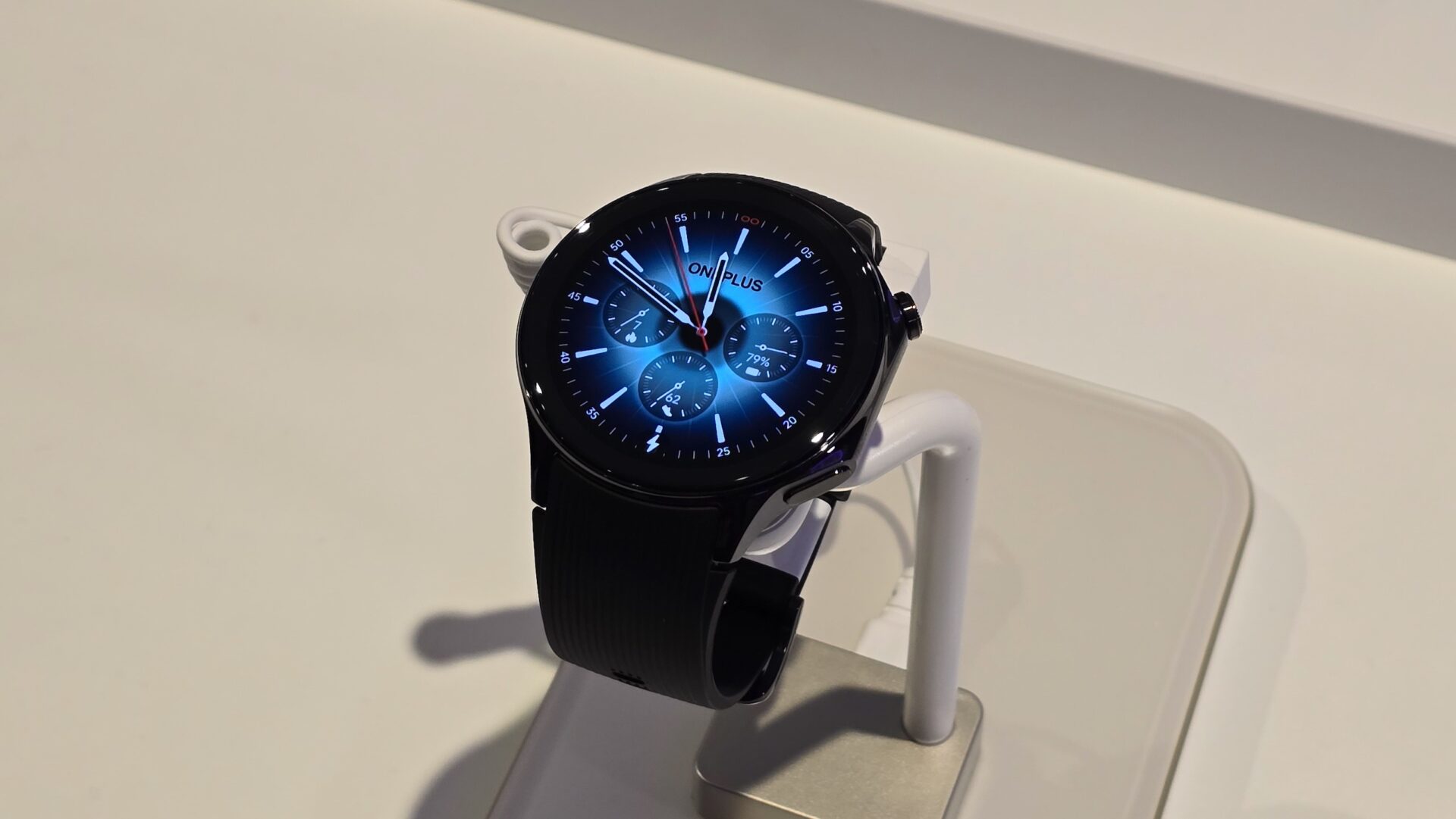 MWC 2024: OnePlus lanserar smartklocka med Google Wear OS 4.0