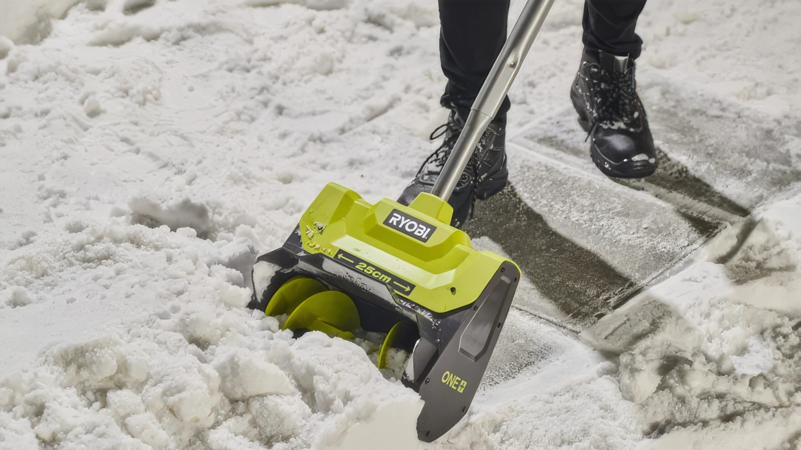 Ryobi RY18ST25A-0 plowing 2