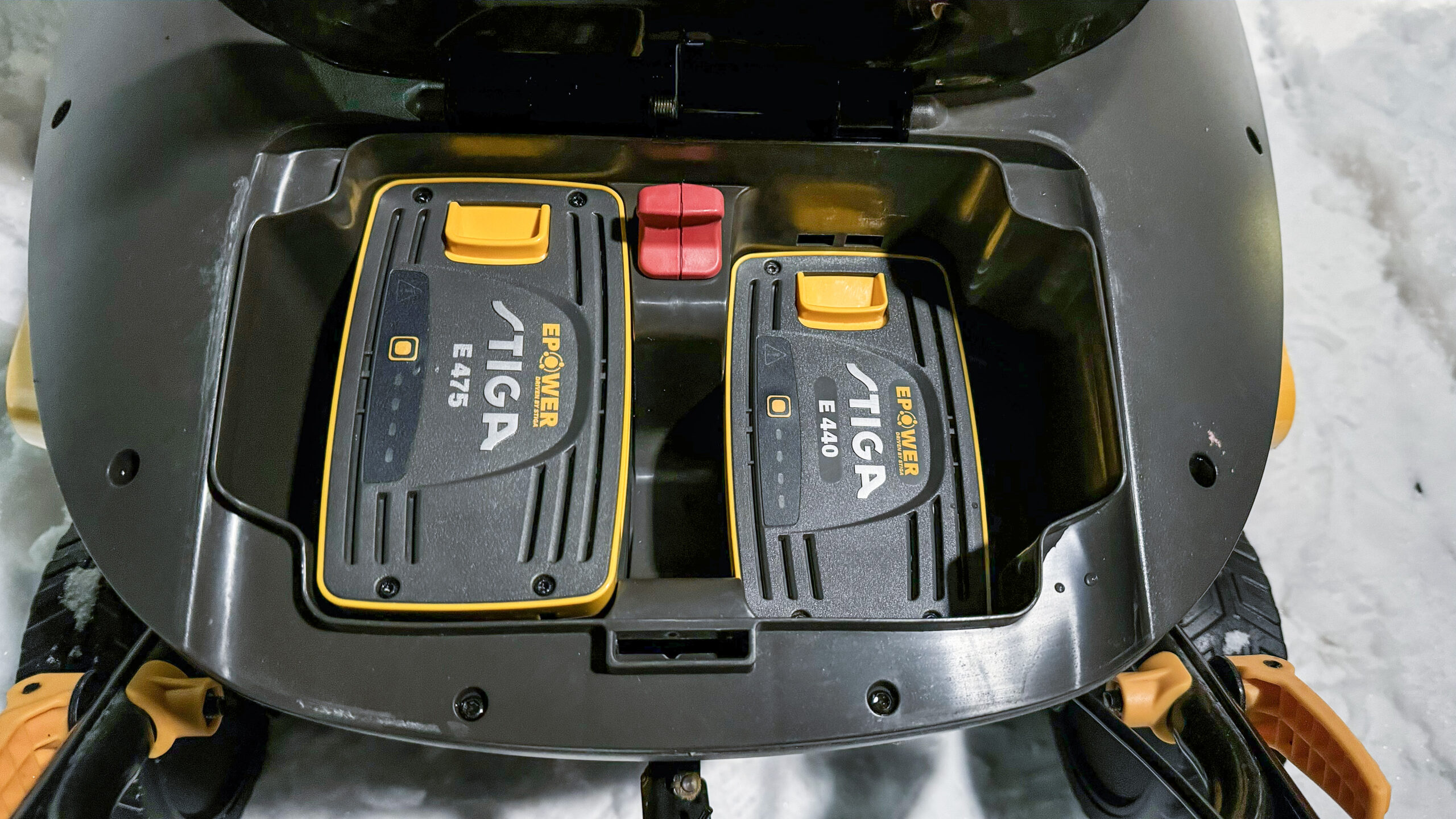Stiga ST 700e 2 Stiga ST 700e battery 2 scaled 1