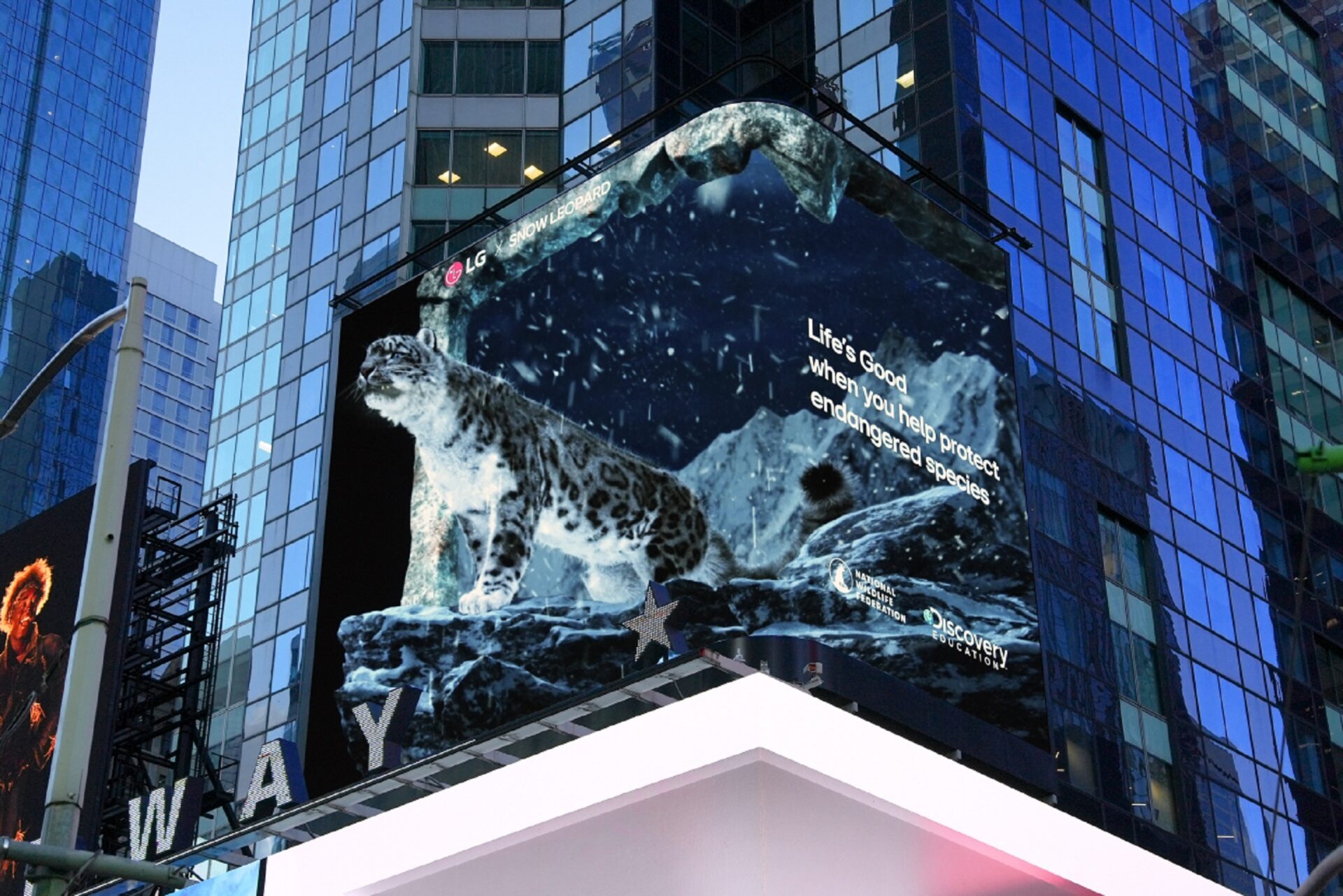 Kolla in LG:s gigantiska 3D-skärm på Times Square
