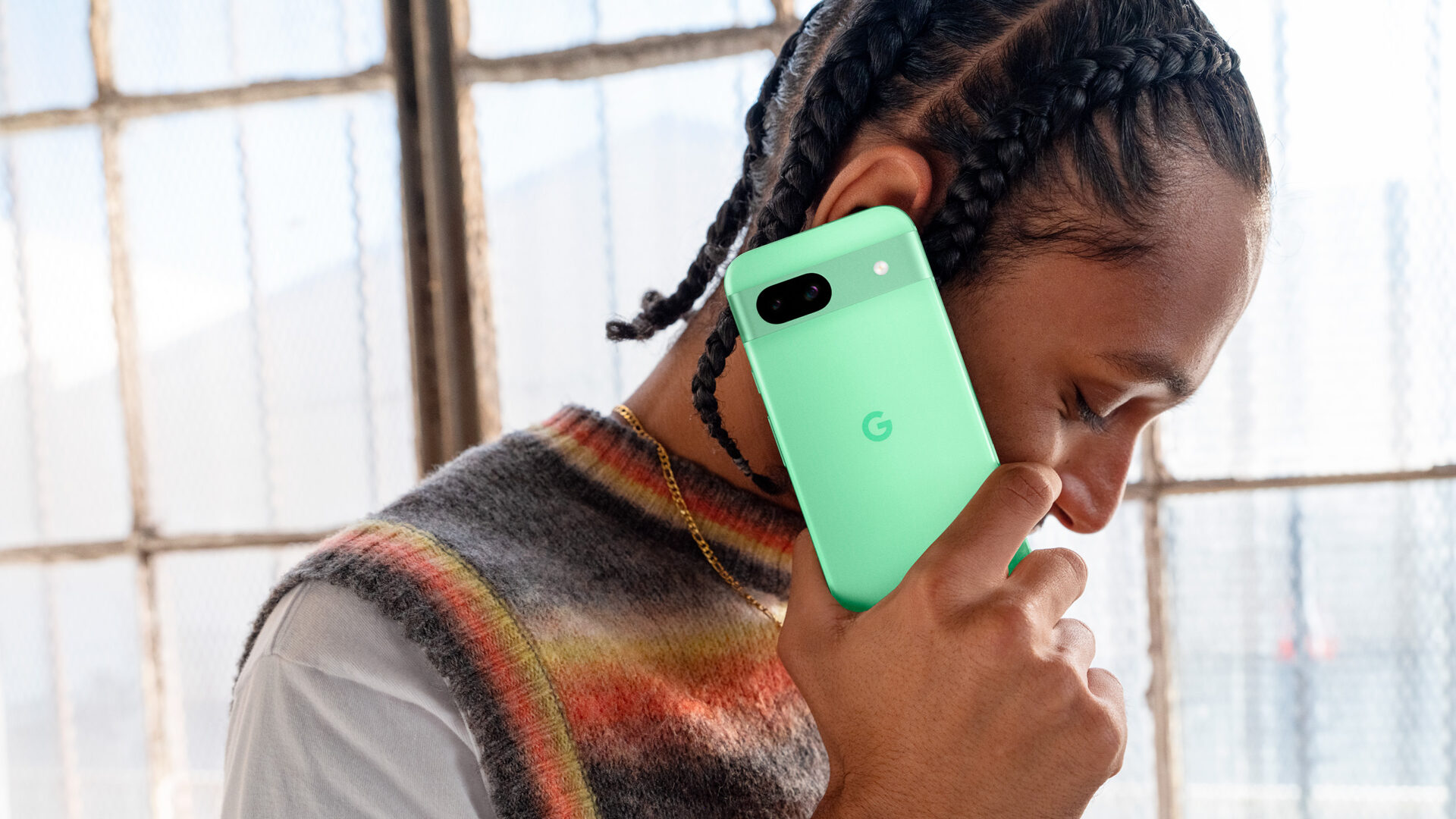 Pixel 8a Aloe Lifestyle