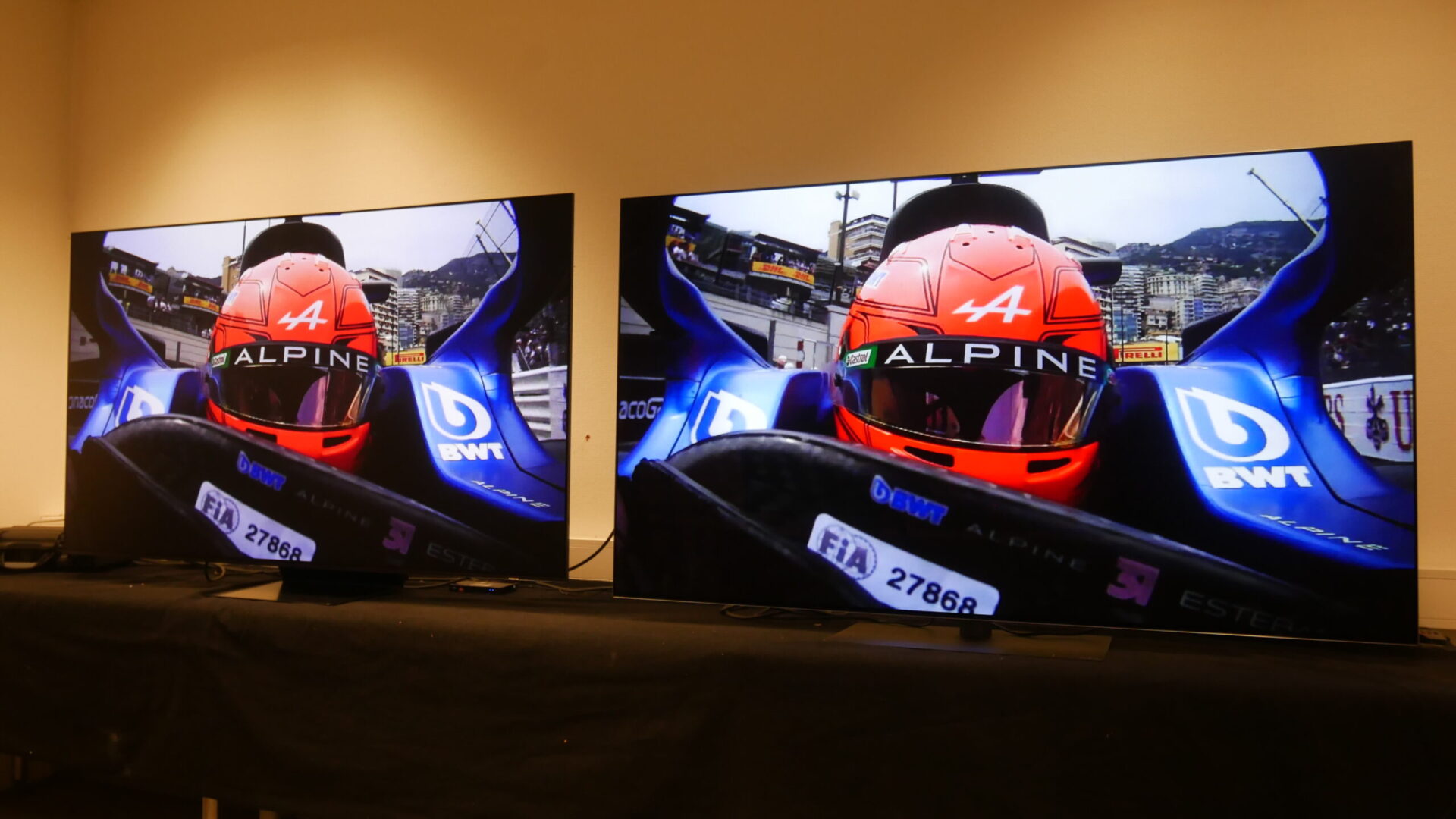 OLED-duell: Samsung S95D vs. LG OLED G4