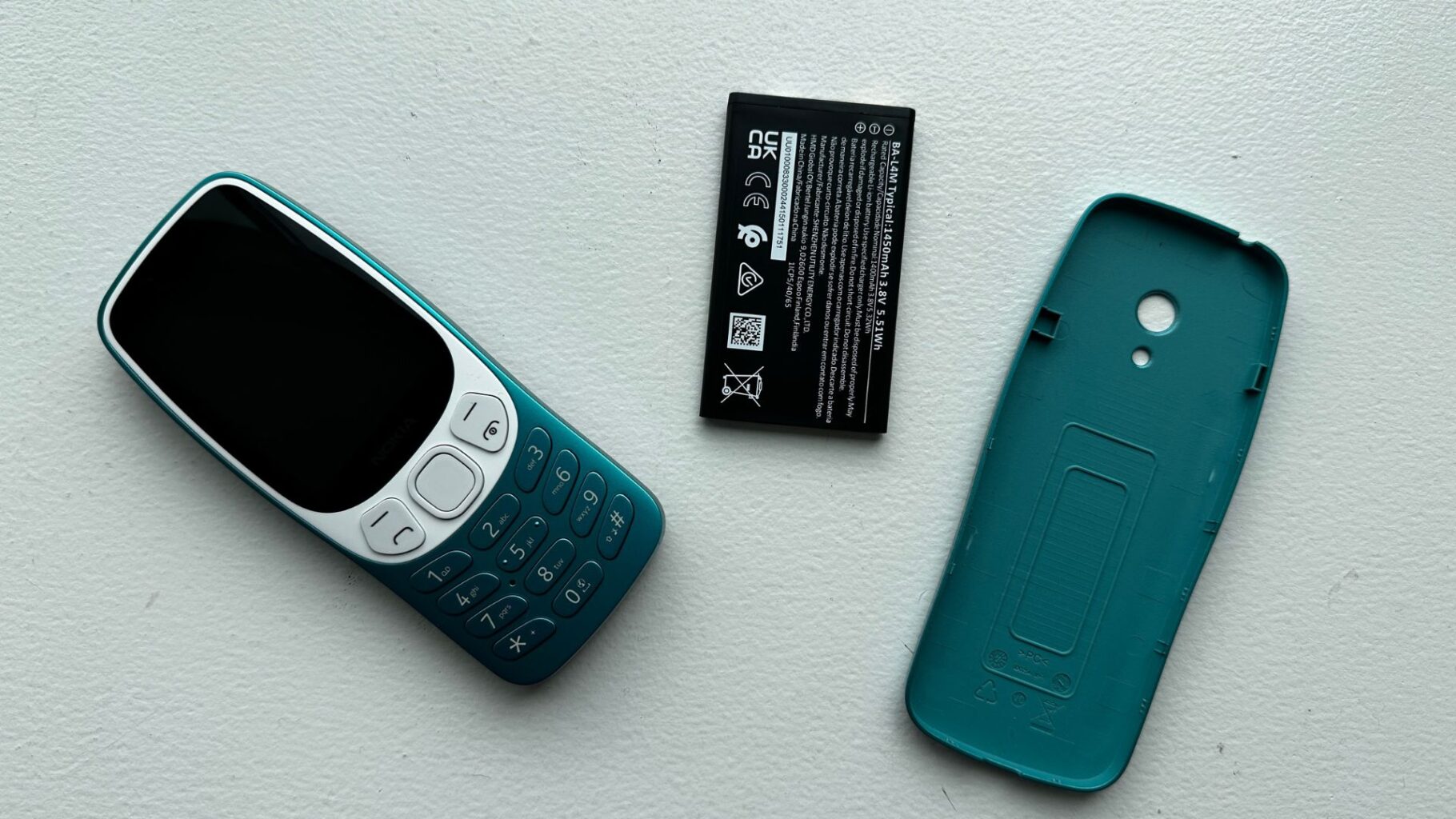 Nokia 3210 (2024) 1 Tre dele
