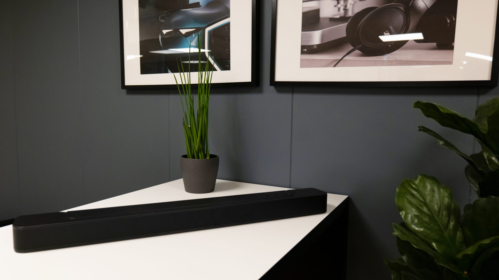 JBL Bar 300 scaled 1