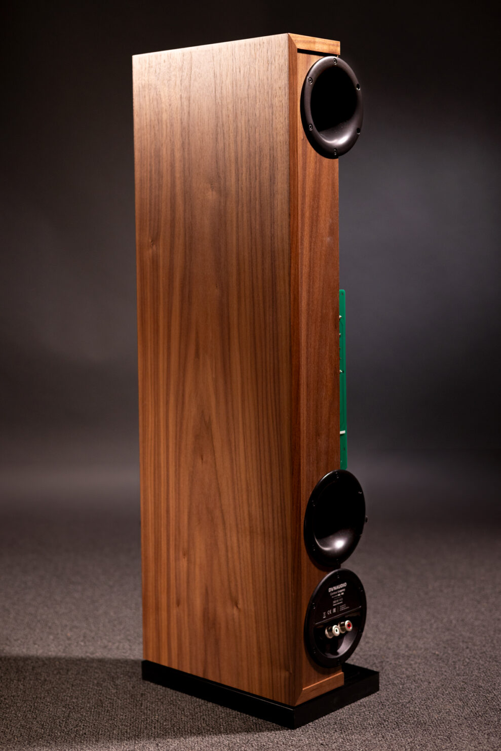 Dynaudio Contour Legacy 7 Dynaudio ContourLegacy Half cut 02 1