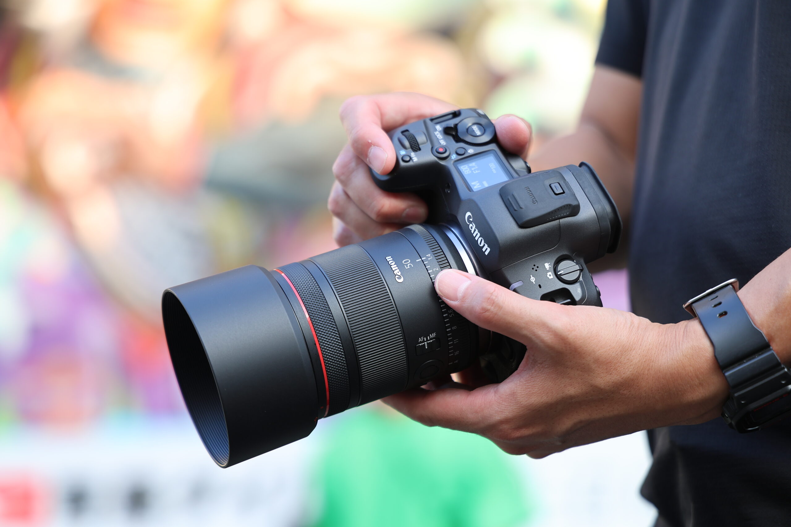Canon RF-S 7.8mm F4 STM Dual 4 RF 50MM F1.4L VCM Use Case BTS Lifestyle 11 scaled