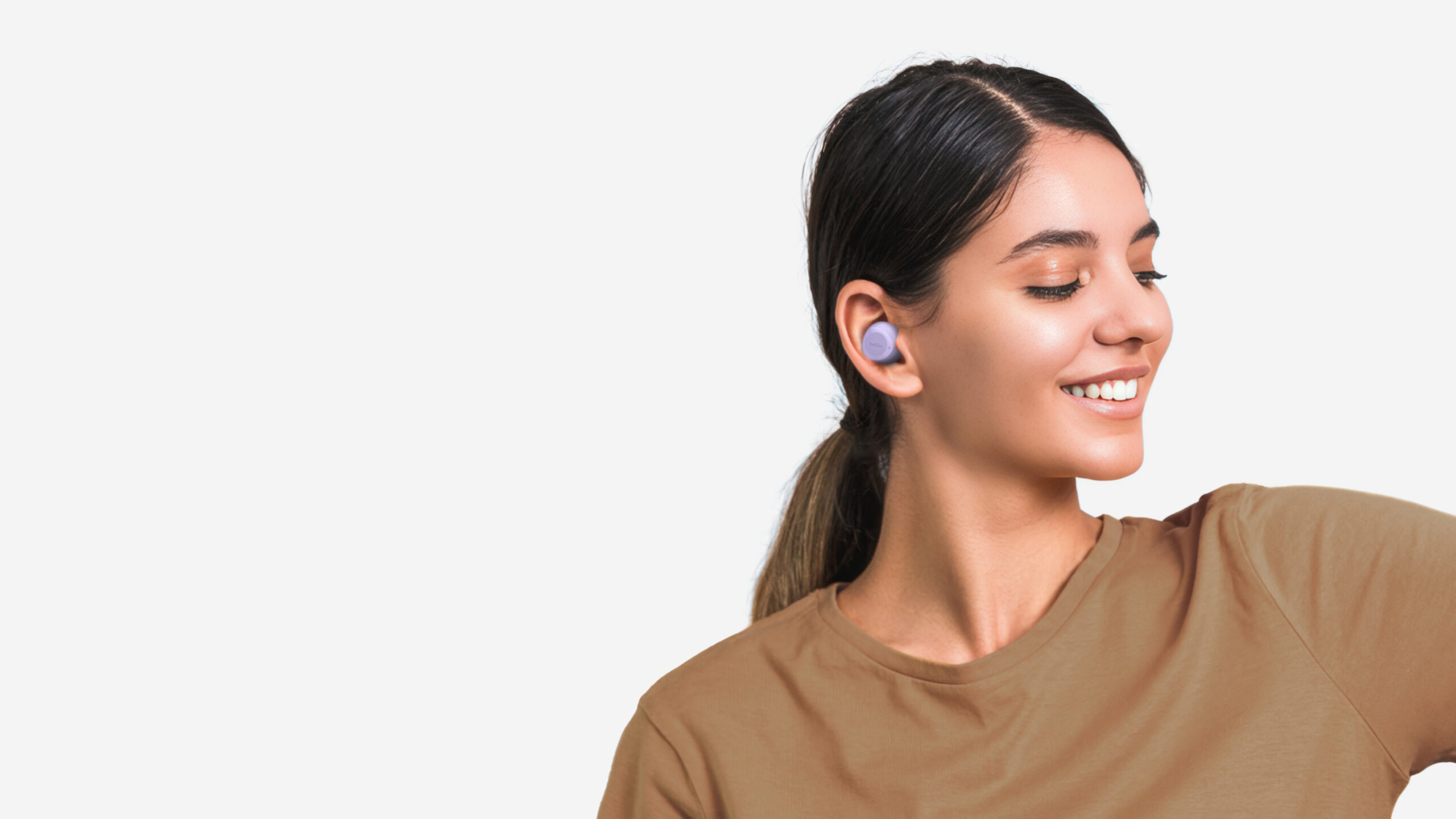 Belkin Soundform Bolt 3 belkin-soundform-bolt lifestyle 2
