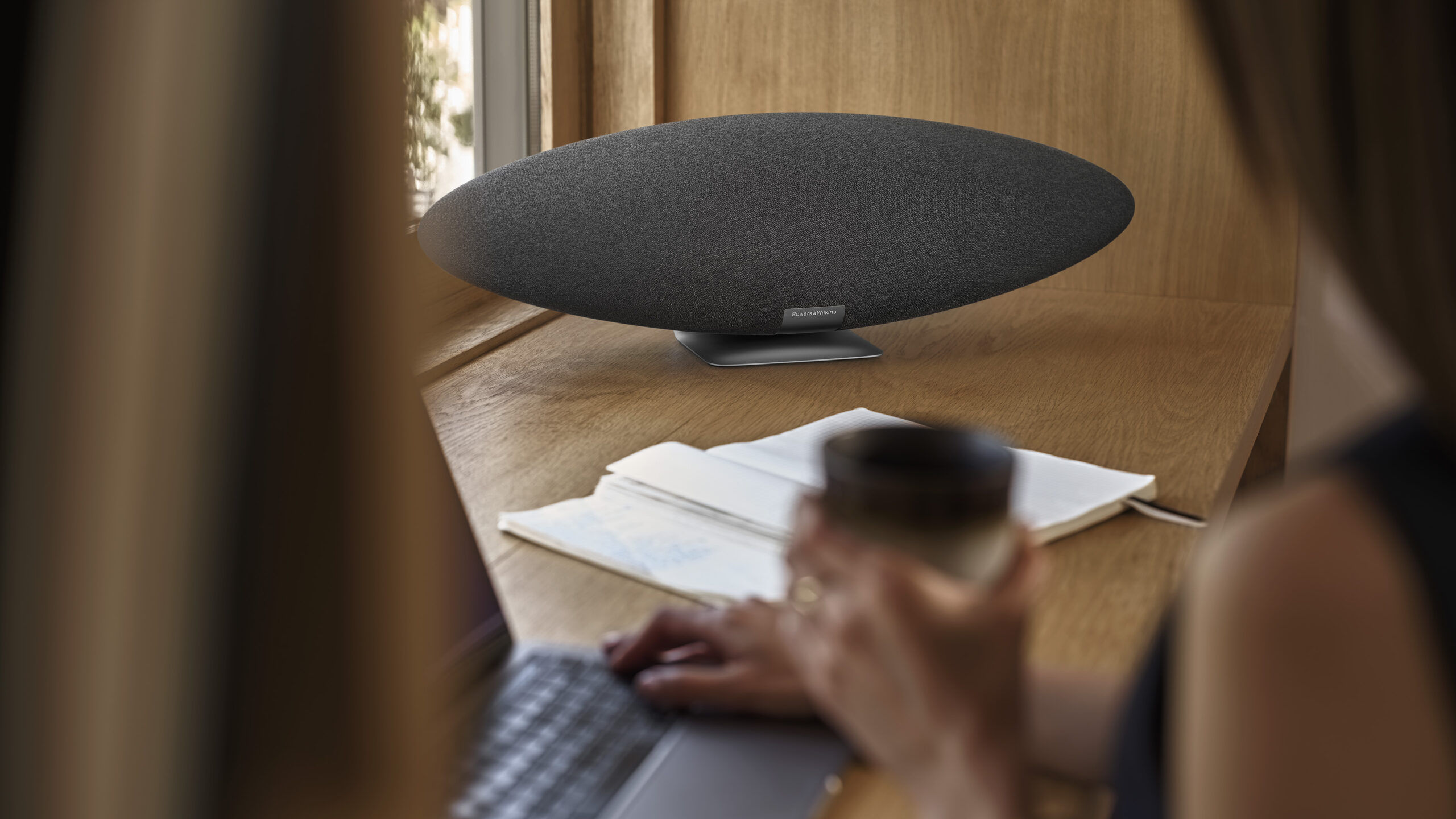 Bowers & Wilkins Zeppelin Pro - mot nya höjder 2 B&W - Zeppelin Pro Edition - Lifestyle 10 - Space Grey copy