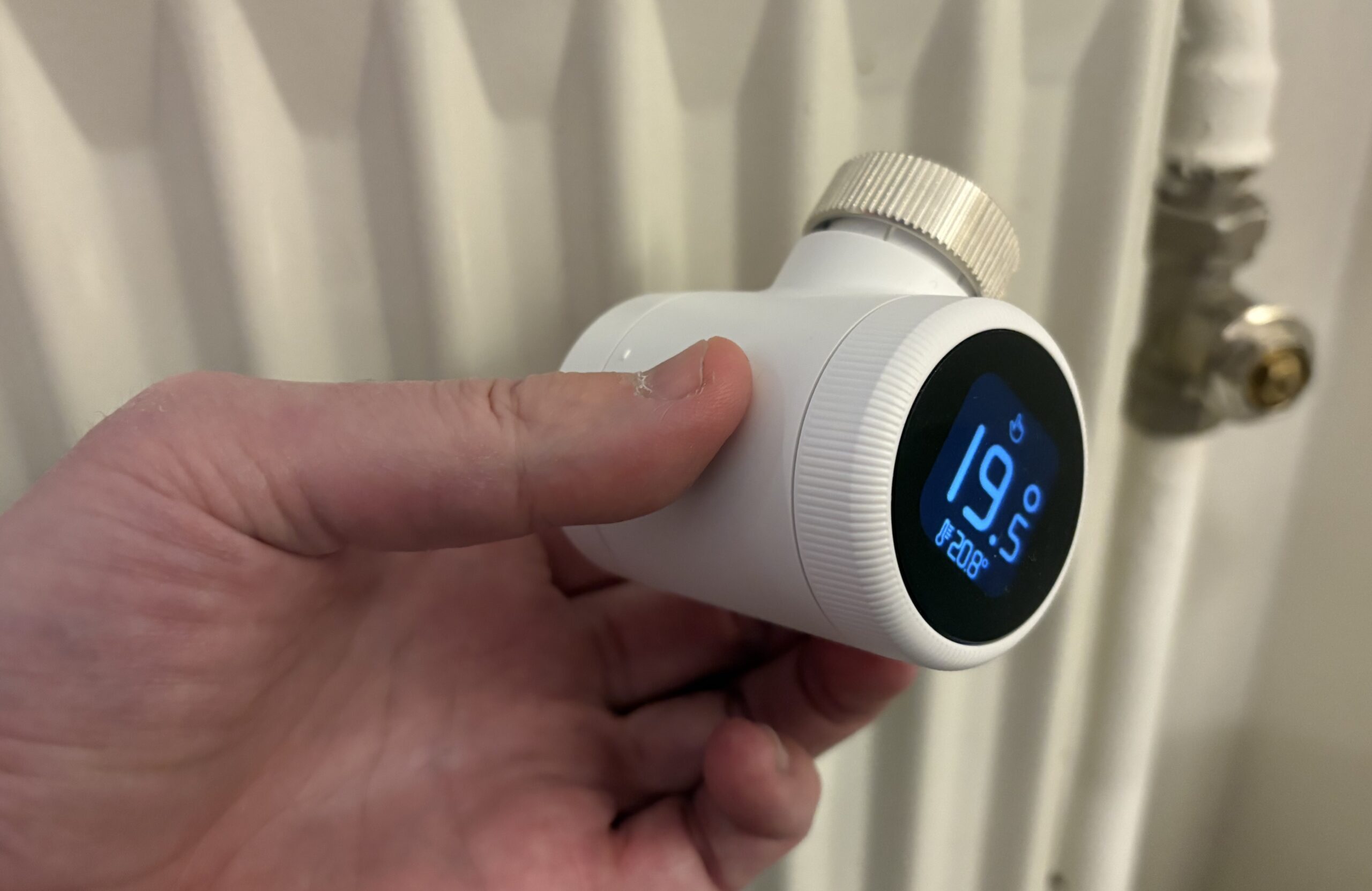 Tado Wireless Smart Radiator Termostat X Starter Kit 1 Tado X design scaled