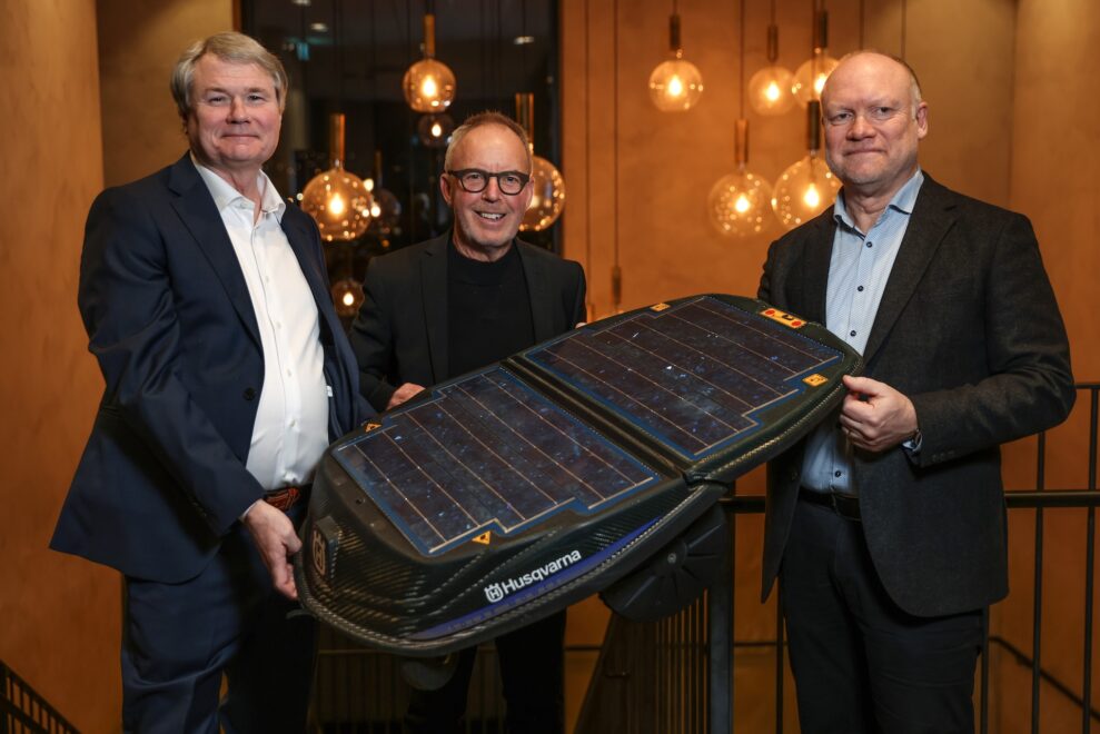 Hela 30 år sedan den första robotgräsklipparen 3 Lars Ulf Olle with Solar Mower