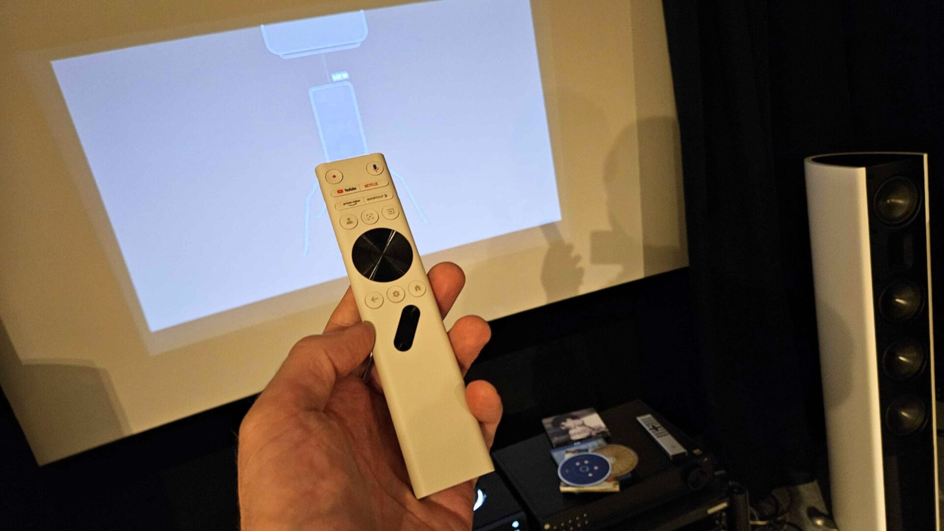 XGIMI-MoGo-3-Pro-remote-scaled