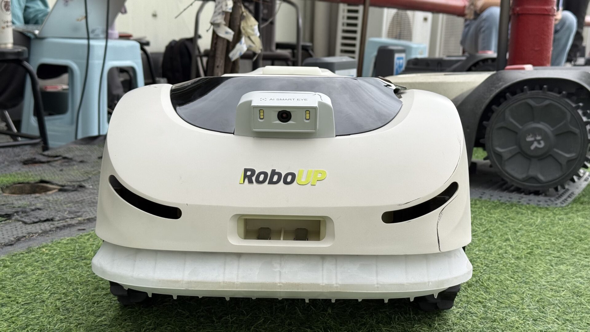 Ännu fler robotgräsklippare på väg från Kina