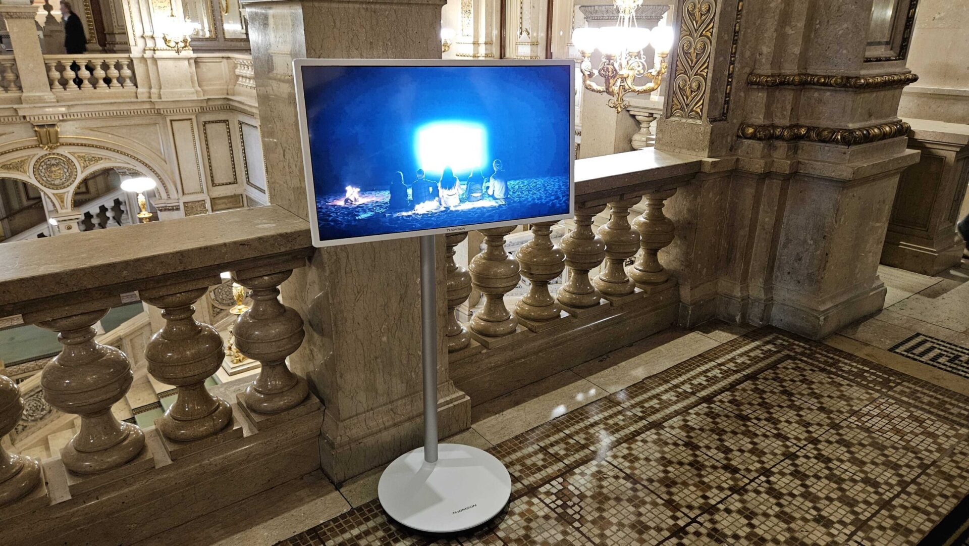 Thomson GO är en trådlös TV på hjul