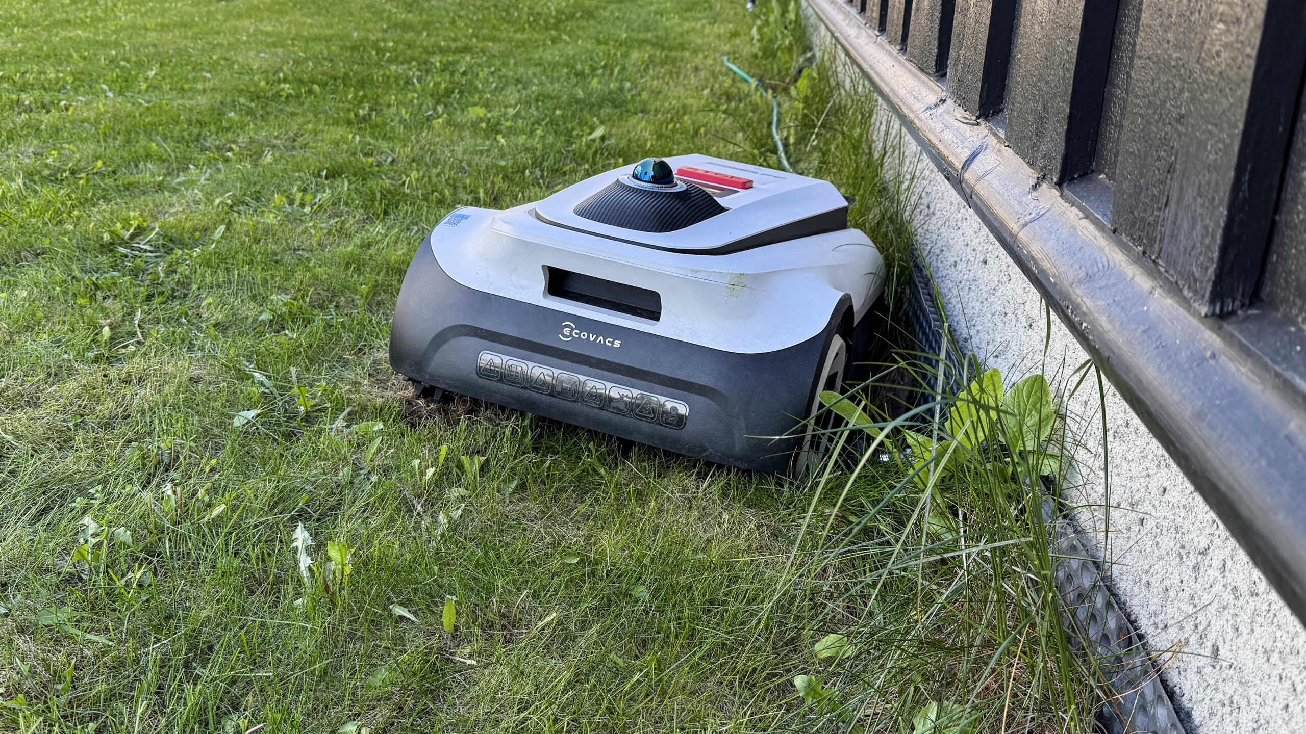 Ecovacs GOAT A3000 LiDAR 3 Ecovacs GOAT A3000 LiDAR pothole