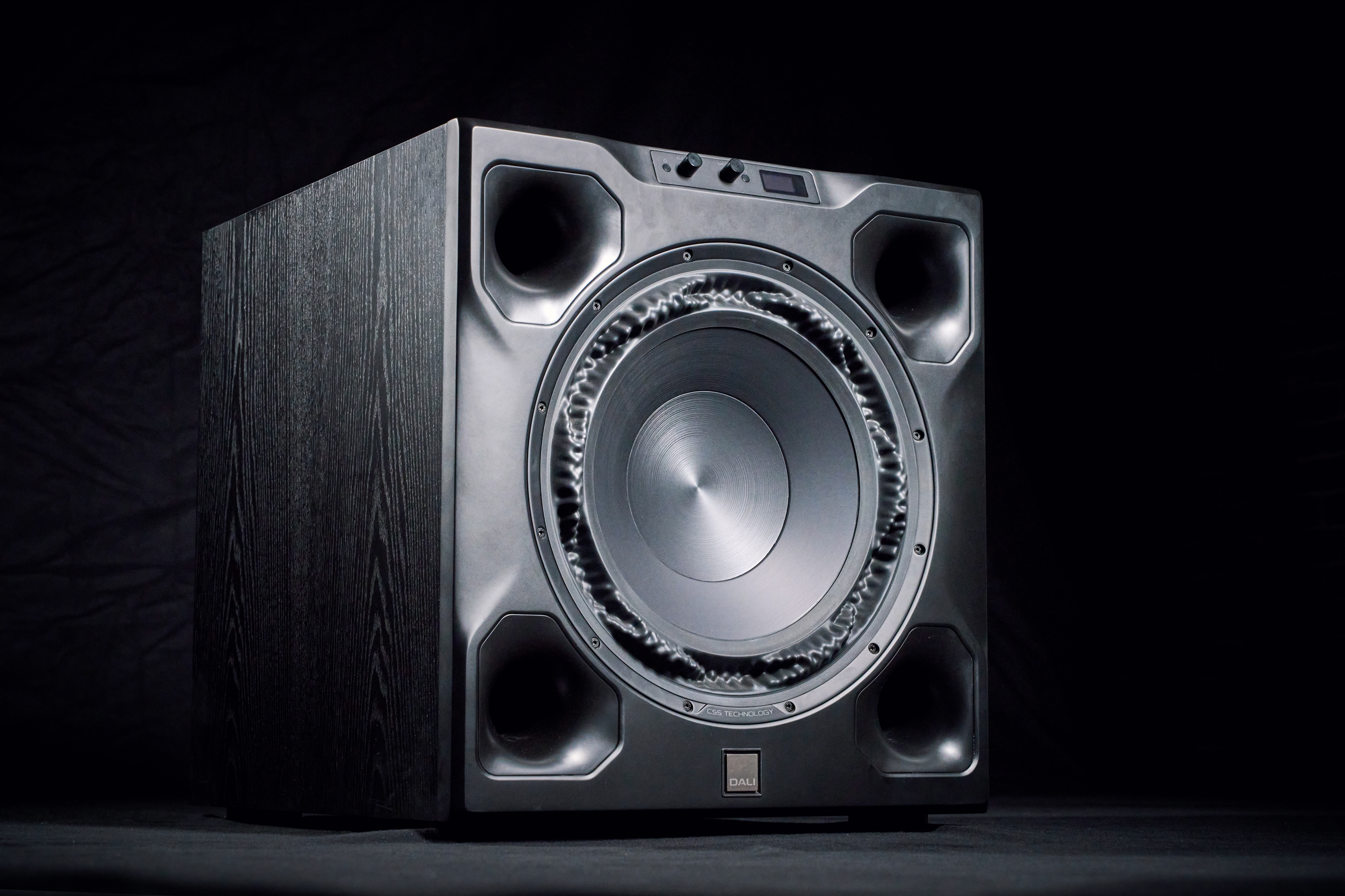 SUB V 16 F front 2