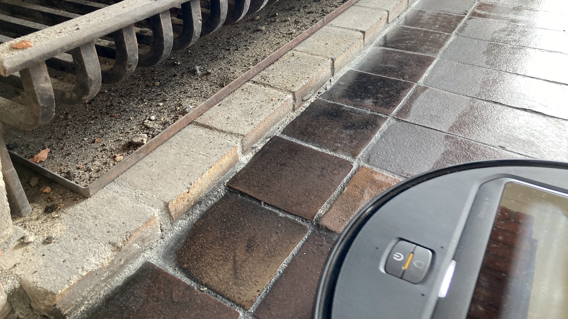 Saros Z70 edges