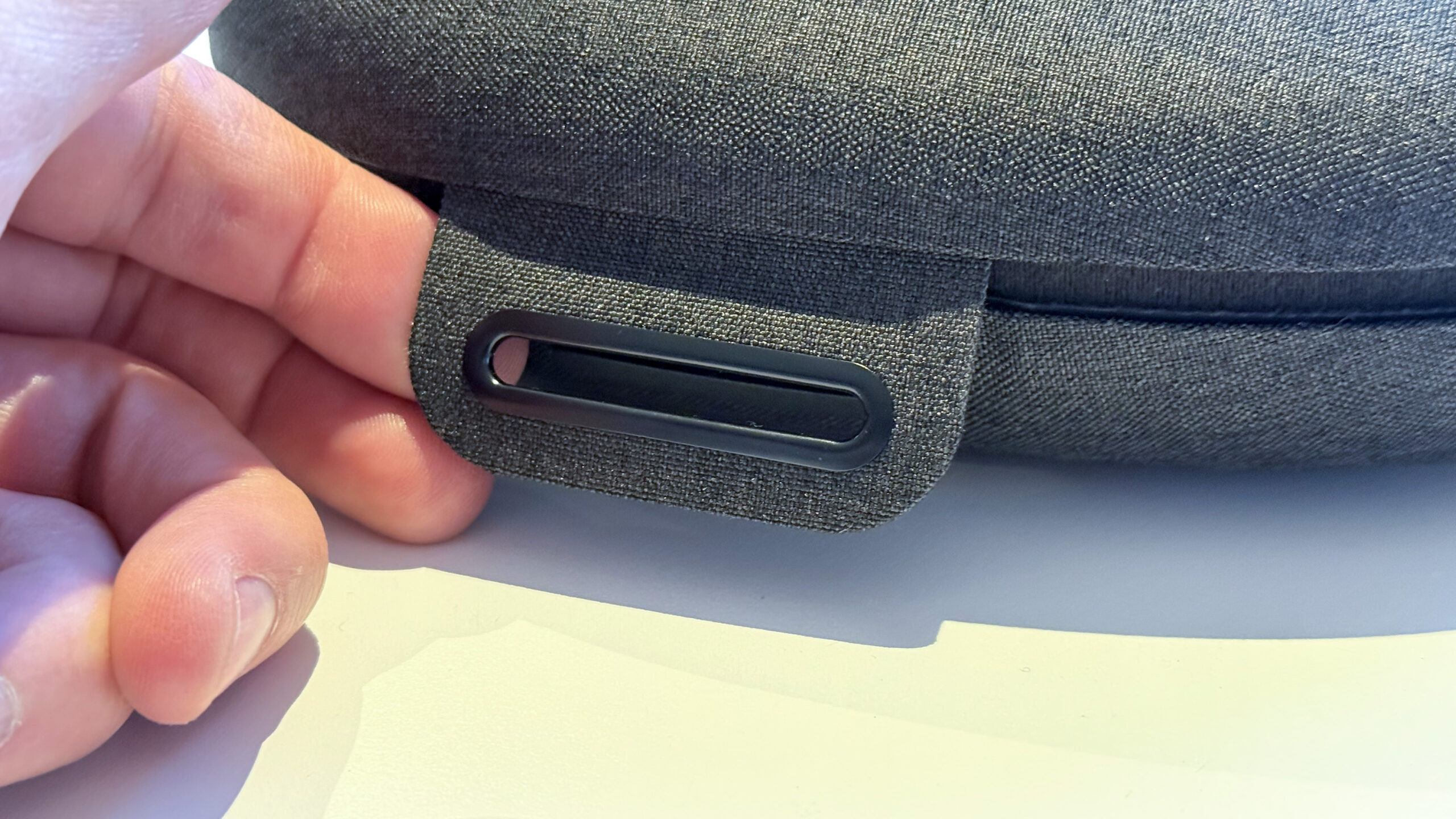 Sony WH-1000XM6 case lock magnet