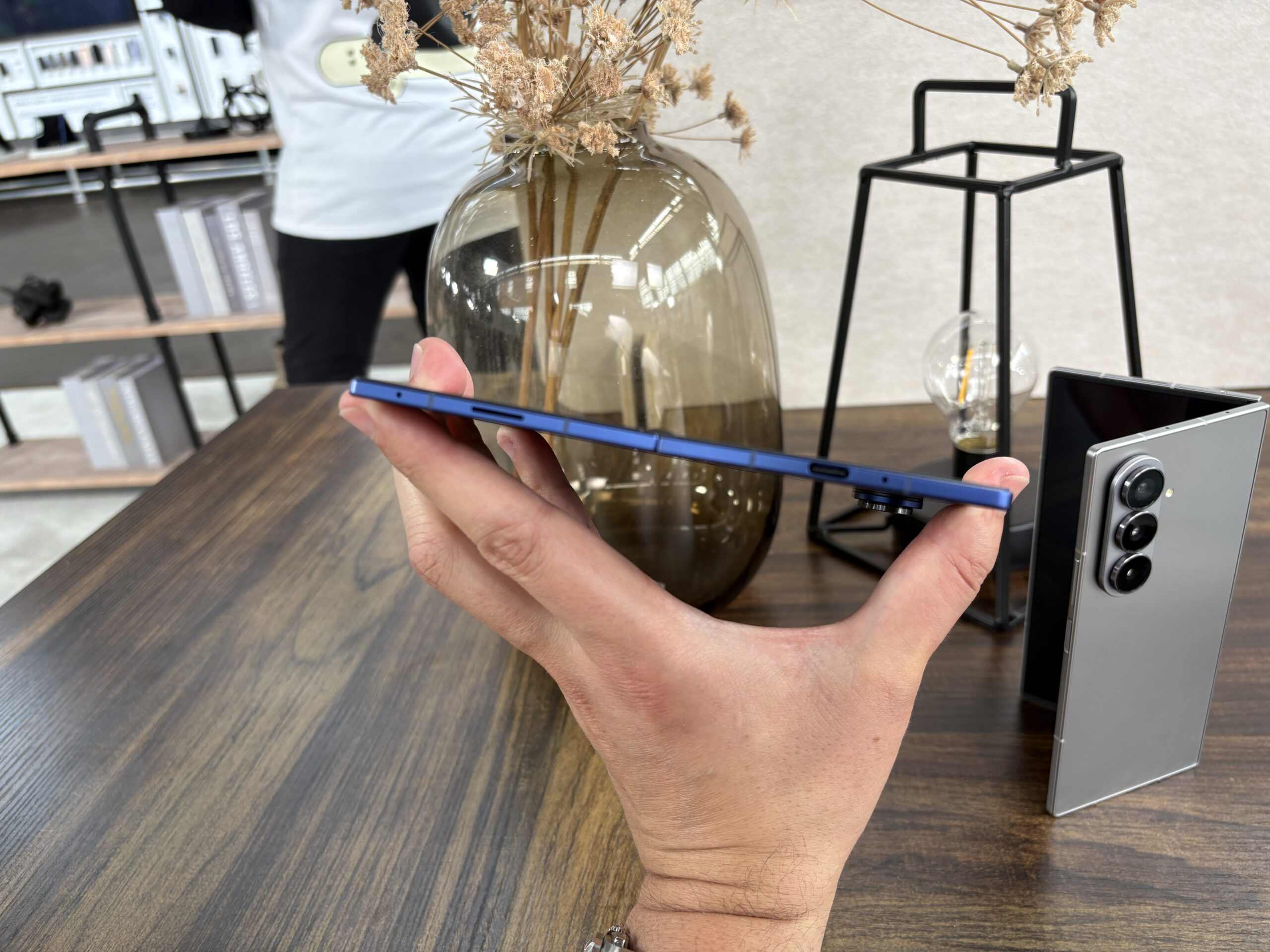 Samsung Galaxy Z Fold7 thin scaled