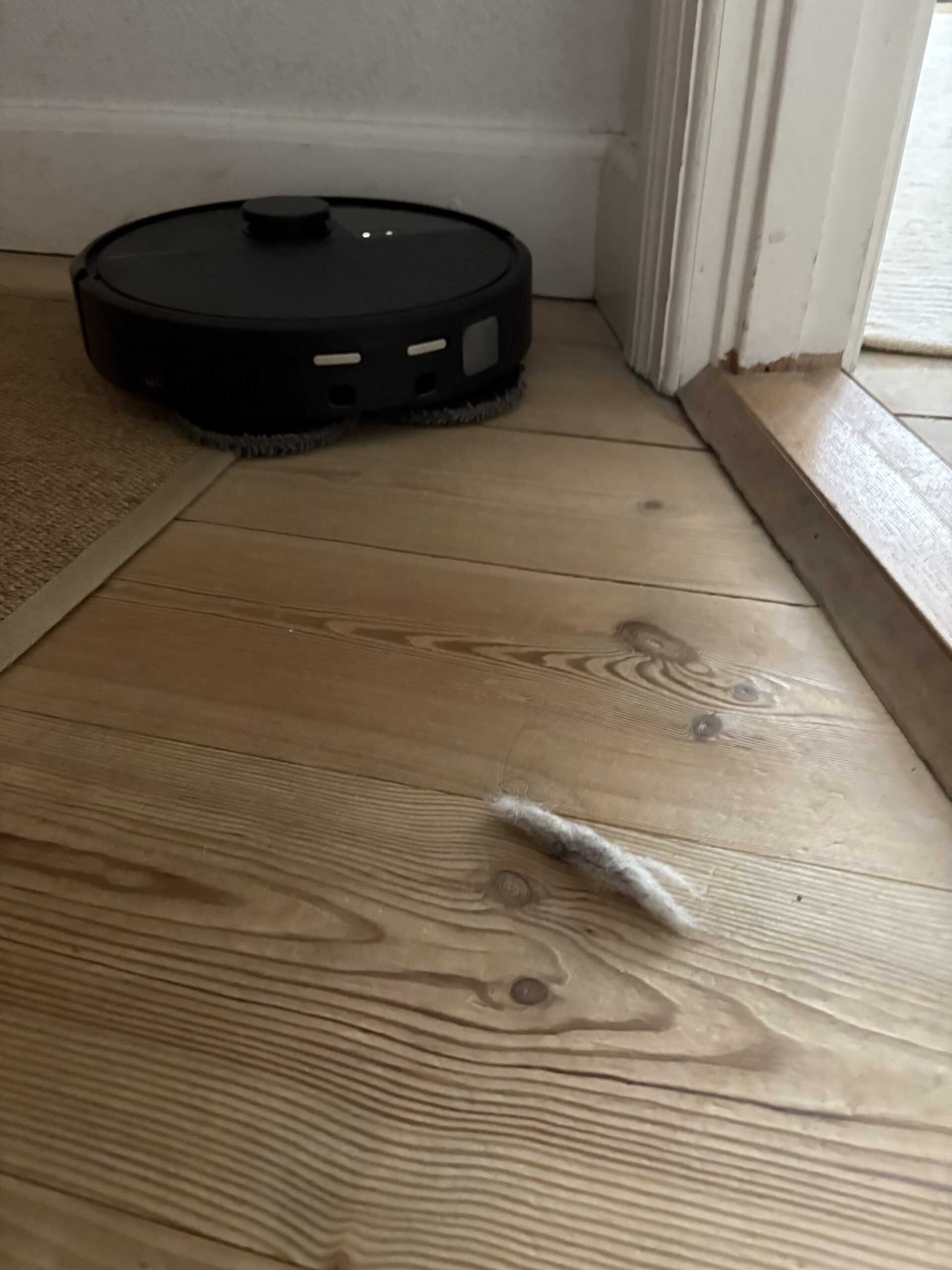Roomba Plus 505 combo 01 scaled