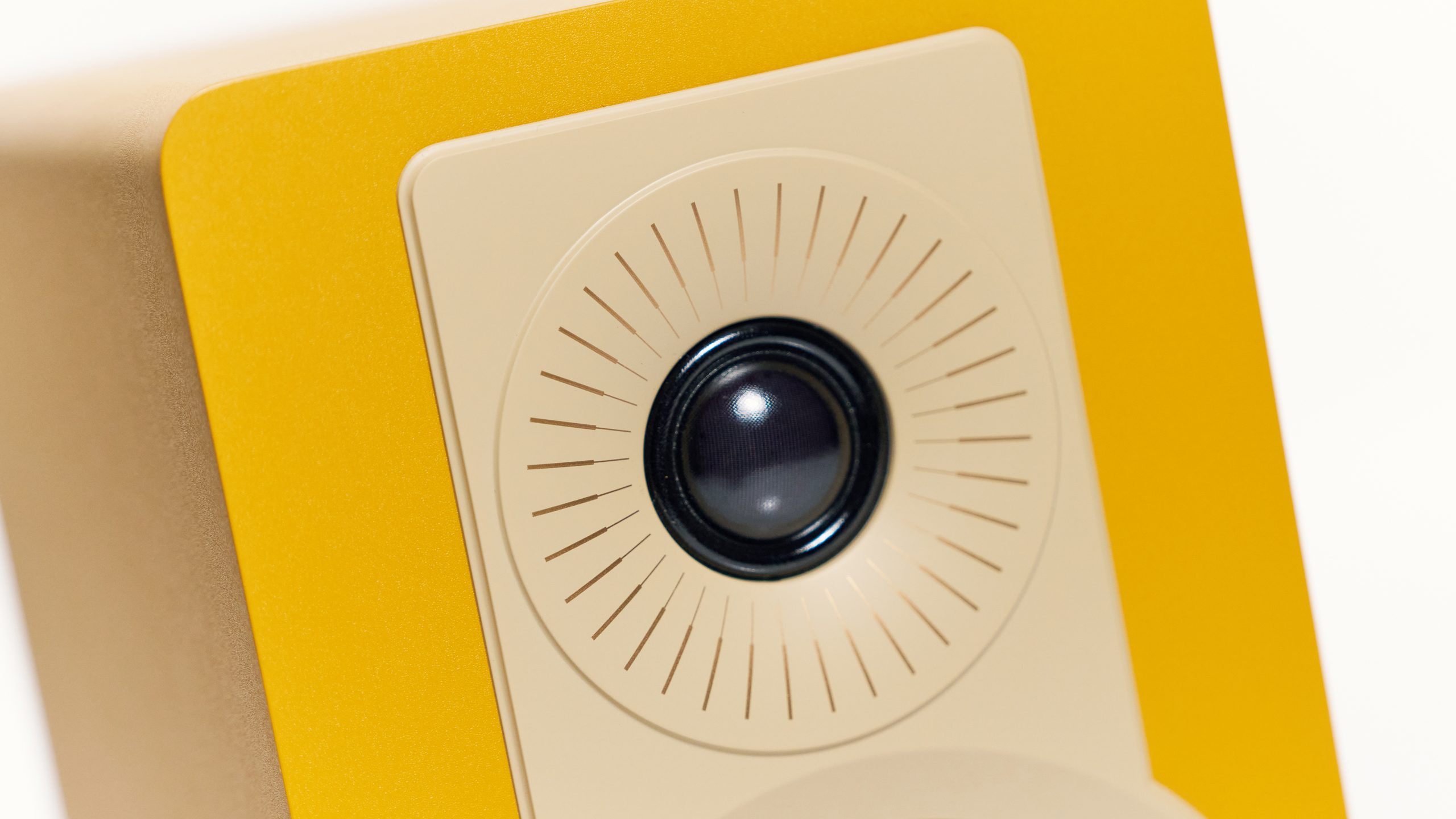 DALI Kupid 2 DALI KUPID golden yellow 10