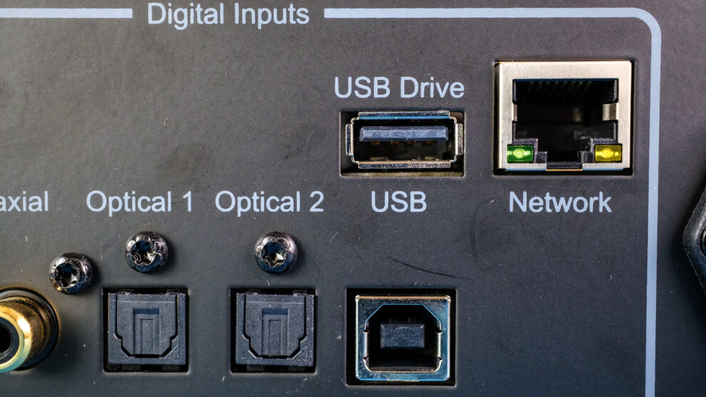 Hegel-H150-USB-Drive-input