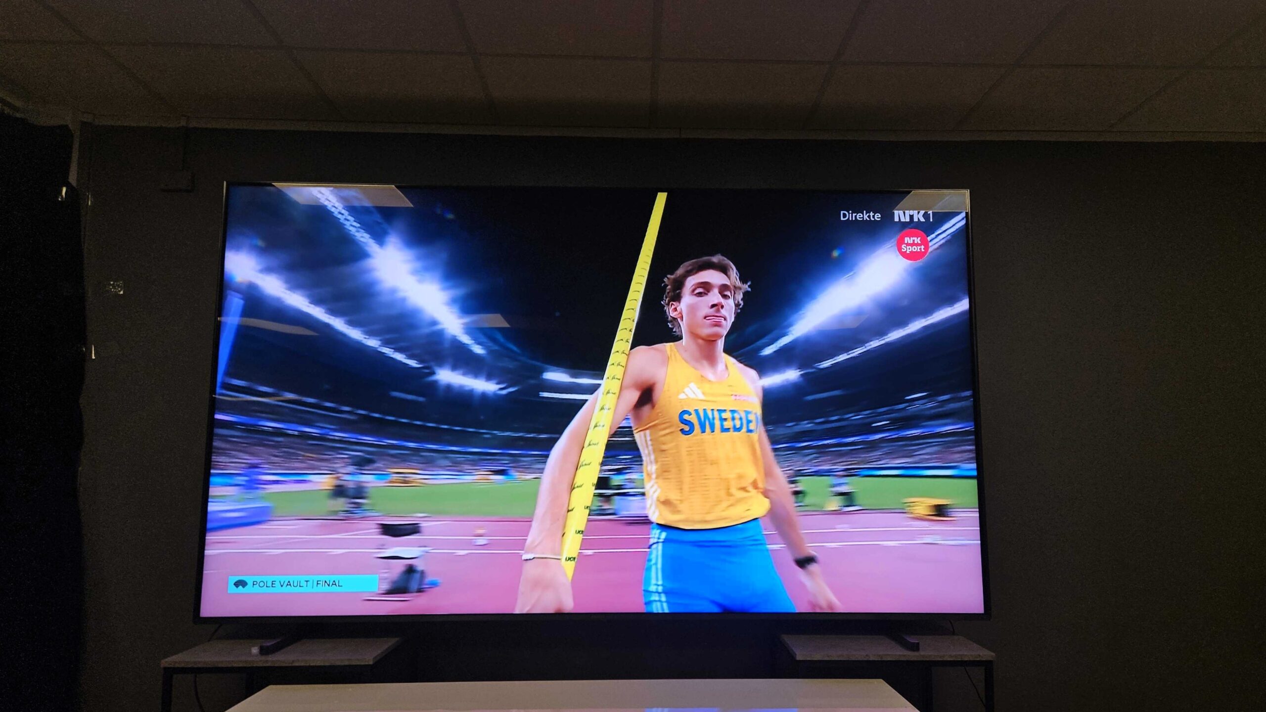 Hisense 116UXQ Armand Duplantis Tokyo scaled 1