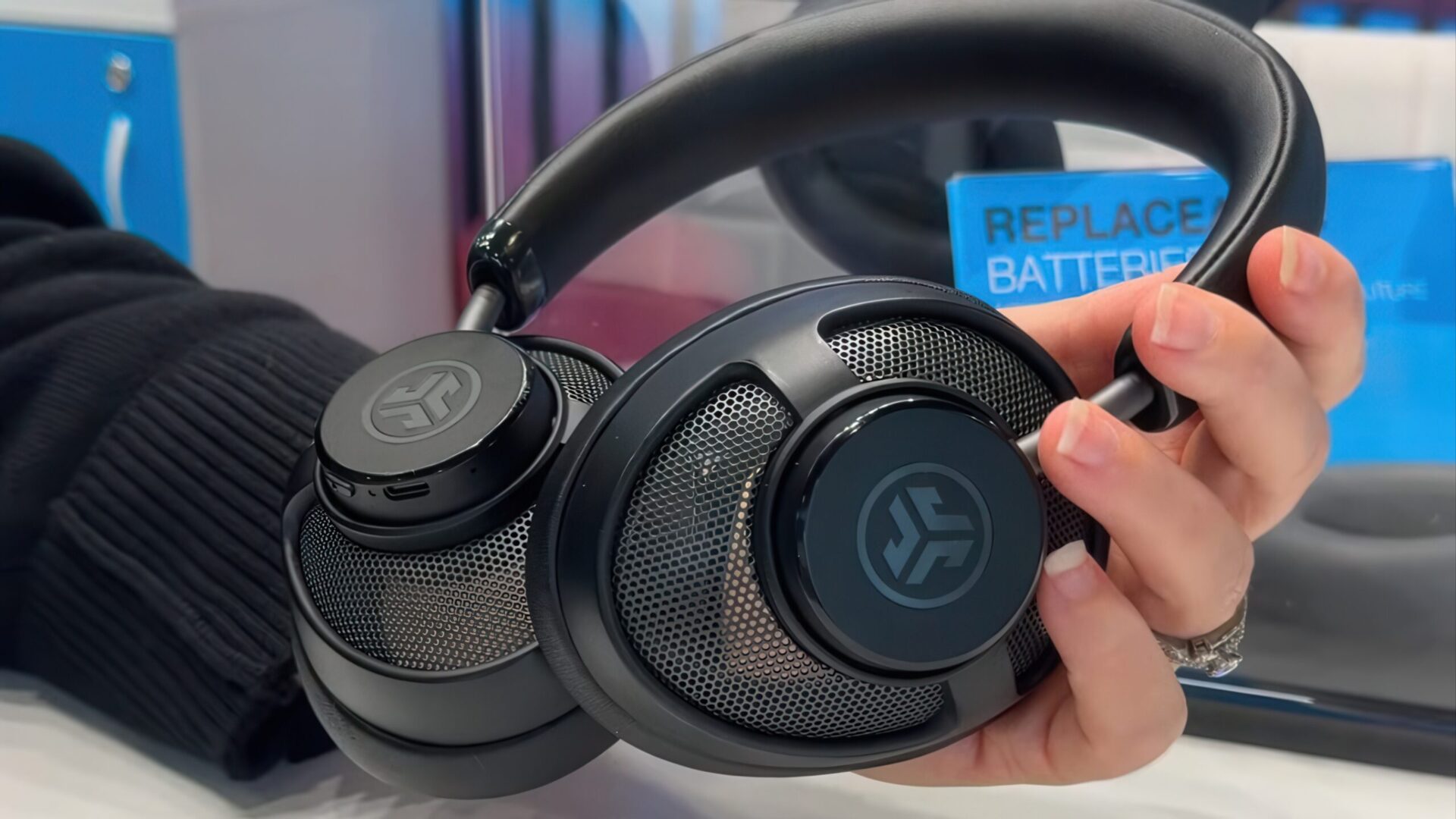 IFA 2025: JBuds Open är helt öppna trådlösa hörlurar