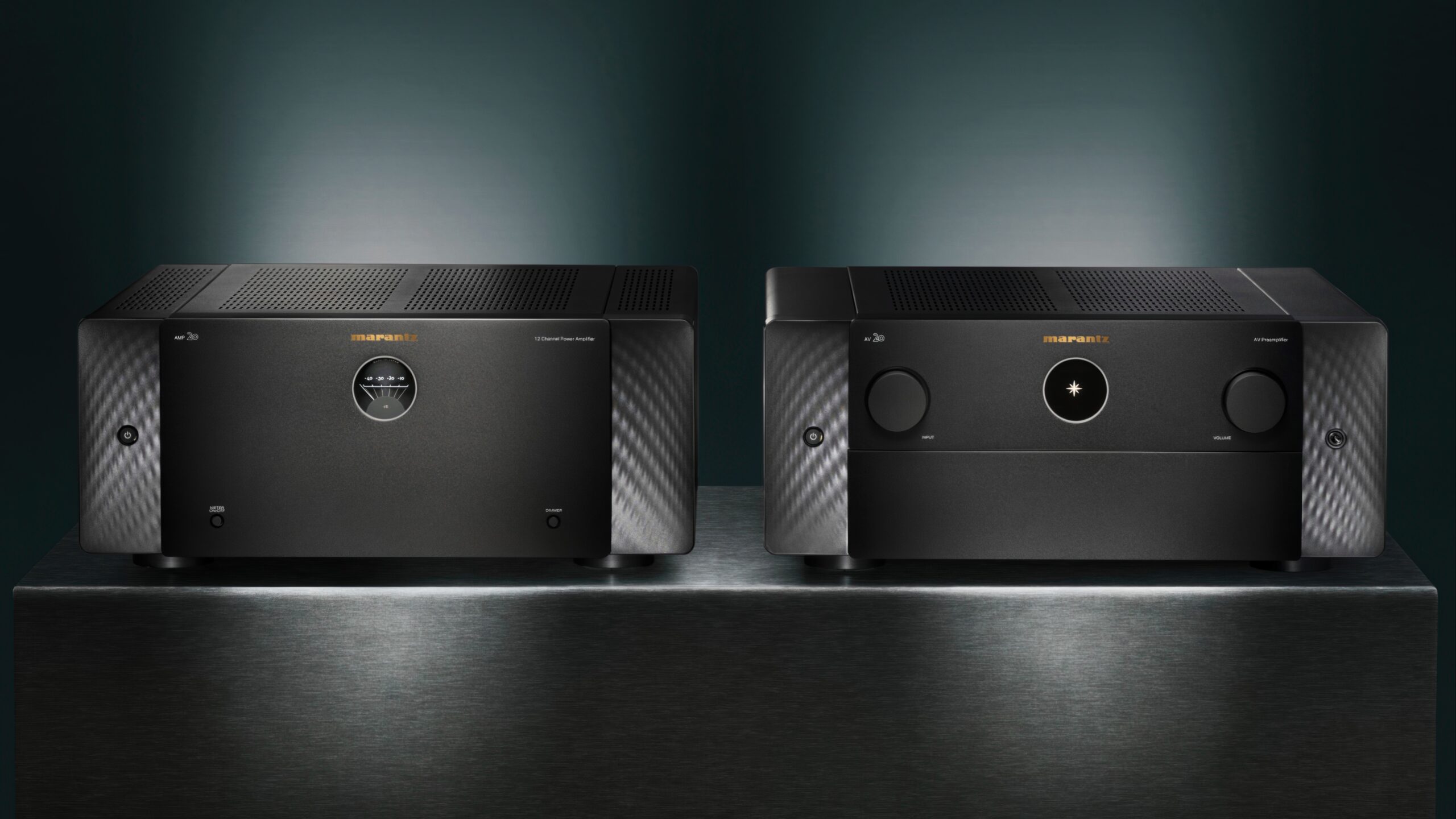 Marantz AV 20 och AMP 20 7 Marantz - AV 20 & AMP 20 - Beauty front 2