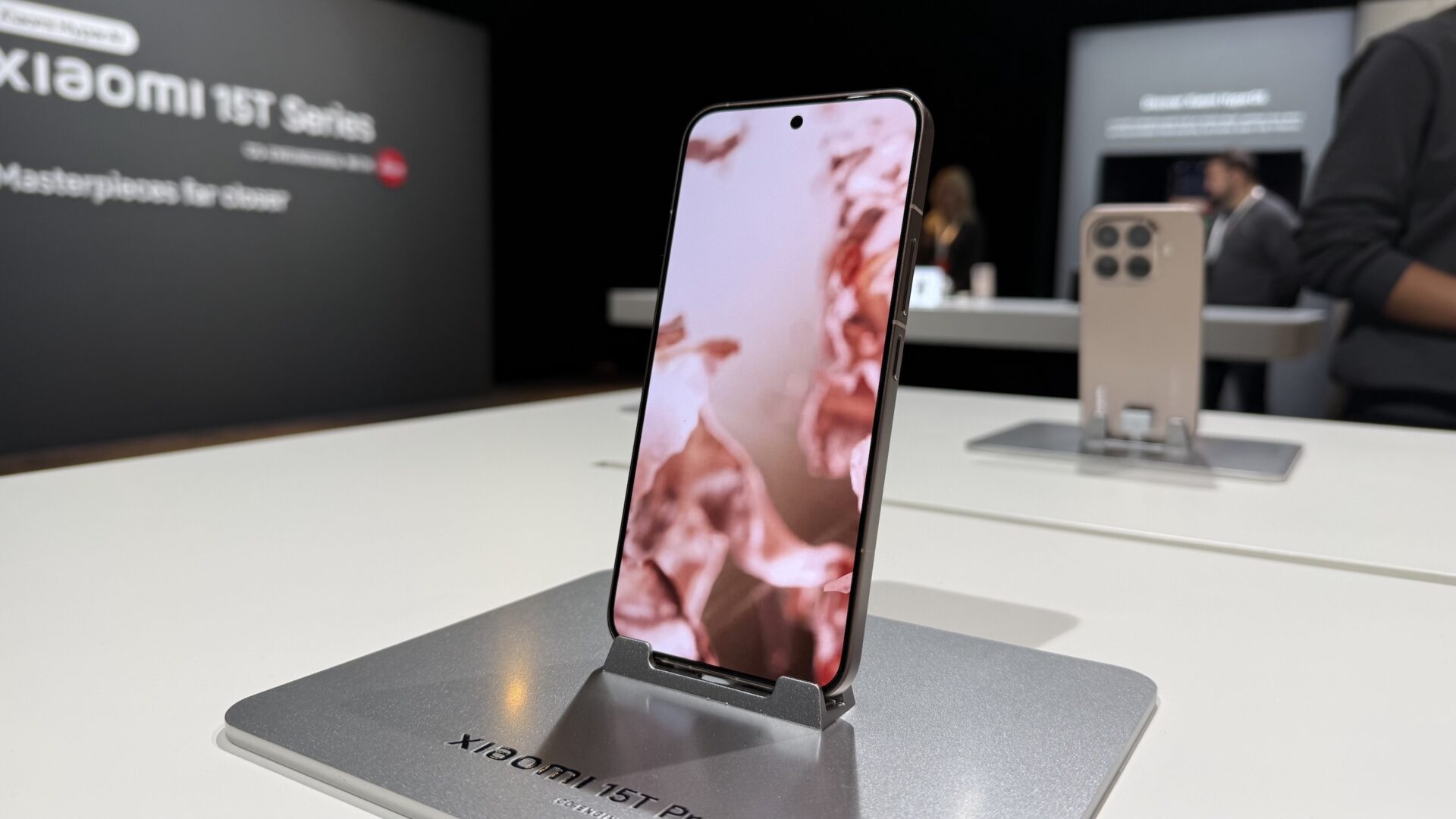 Xiaomi lanserar 15T-serien med Leica-kamera och offlinekommunikation