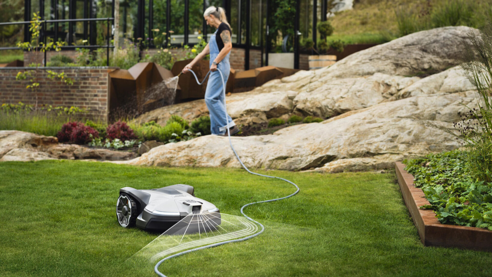 Husqvarna Automower NERA: Robotgräsklippare som kan se på natten