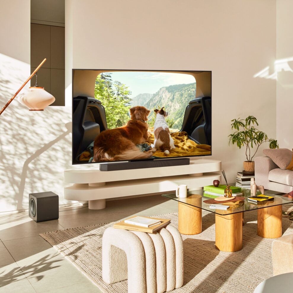 QN70FQ990F_PERS_STAND_Soundbar_1.1