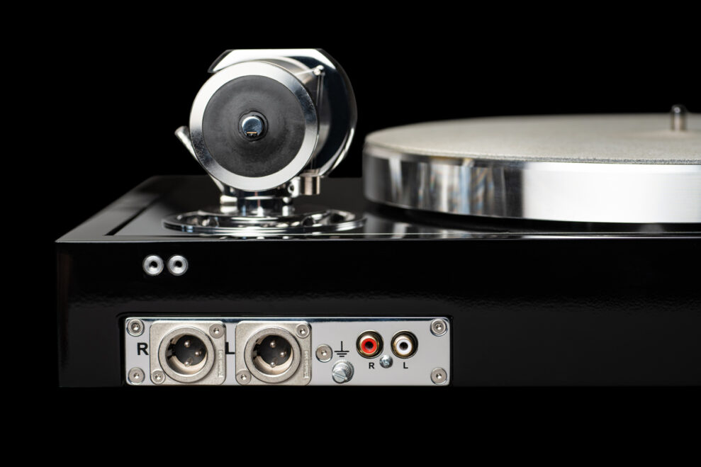 The Classic Reference Piano Silver lifestyle 02