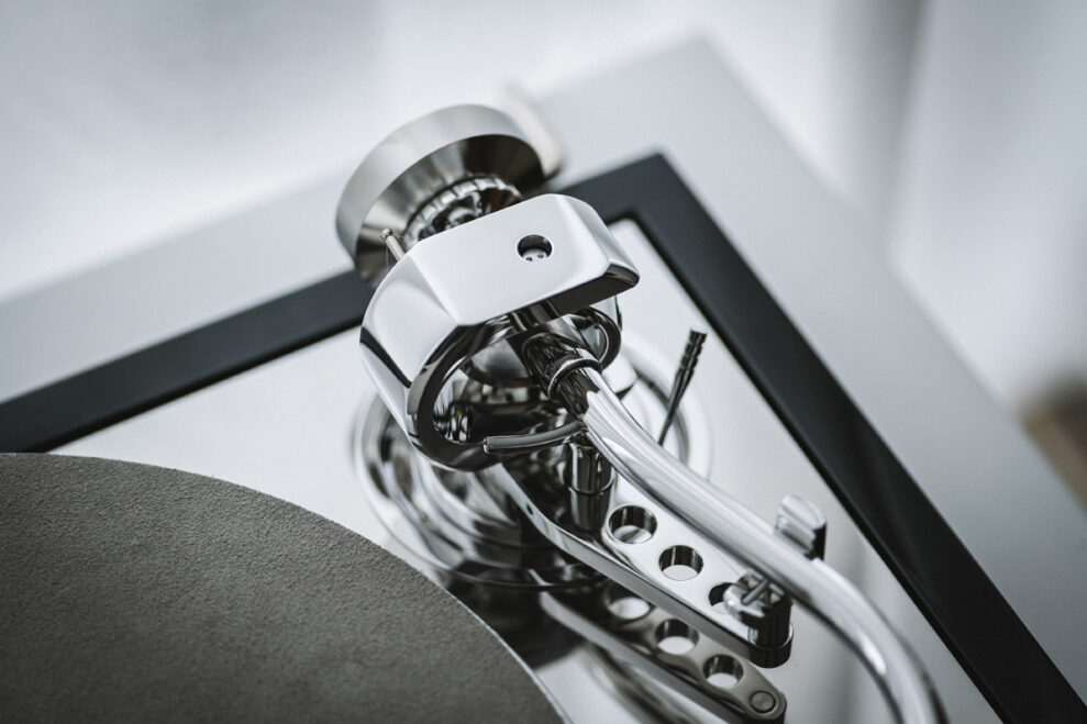 The Classic Reference Piano Silver lifestyle 05 1