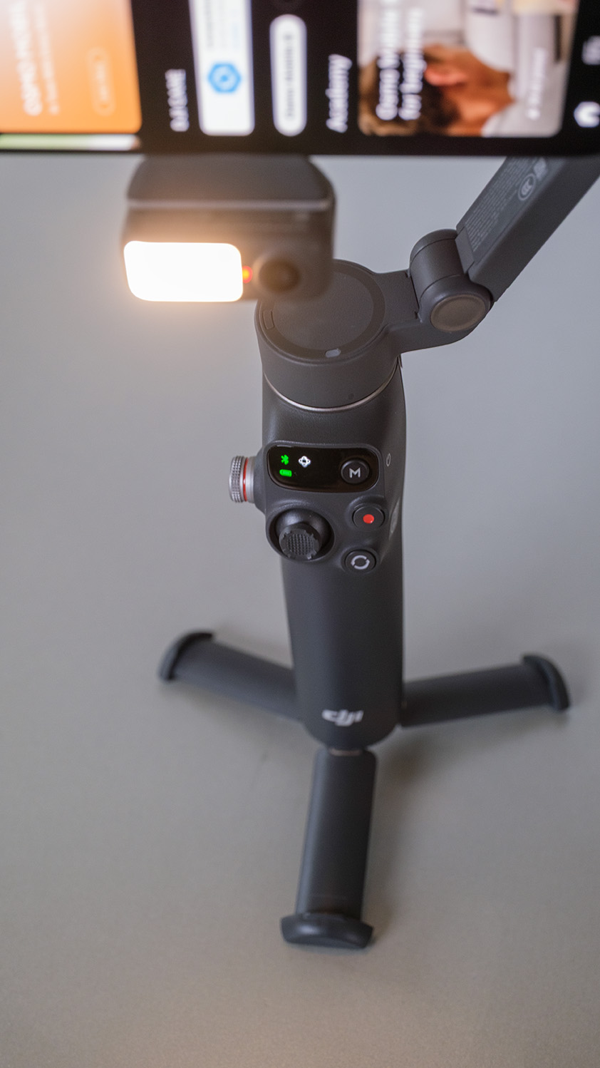 DJI Osmo Mobile 8 2 DJI Osmo Mobile 8 tripod