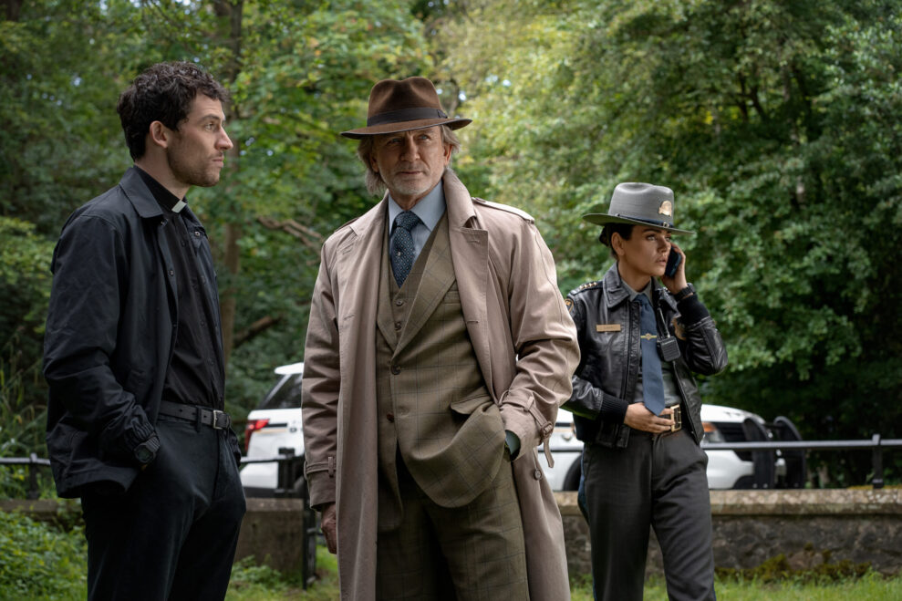 Wake Up Dead Man - A Knives Out Mystery_2 (6)