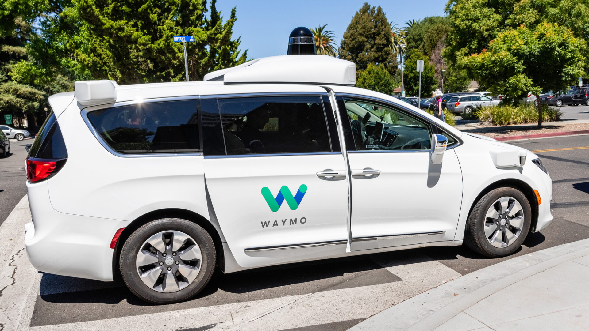 Waymo betalar dig för att stänga bildörren åt roboten