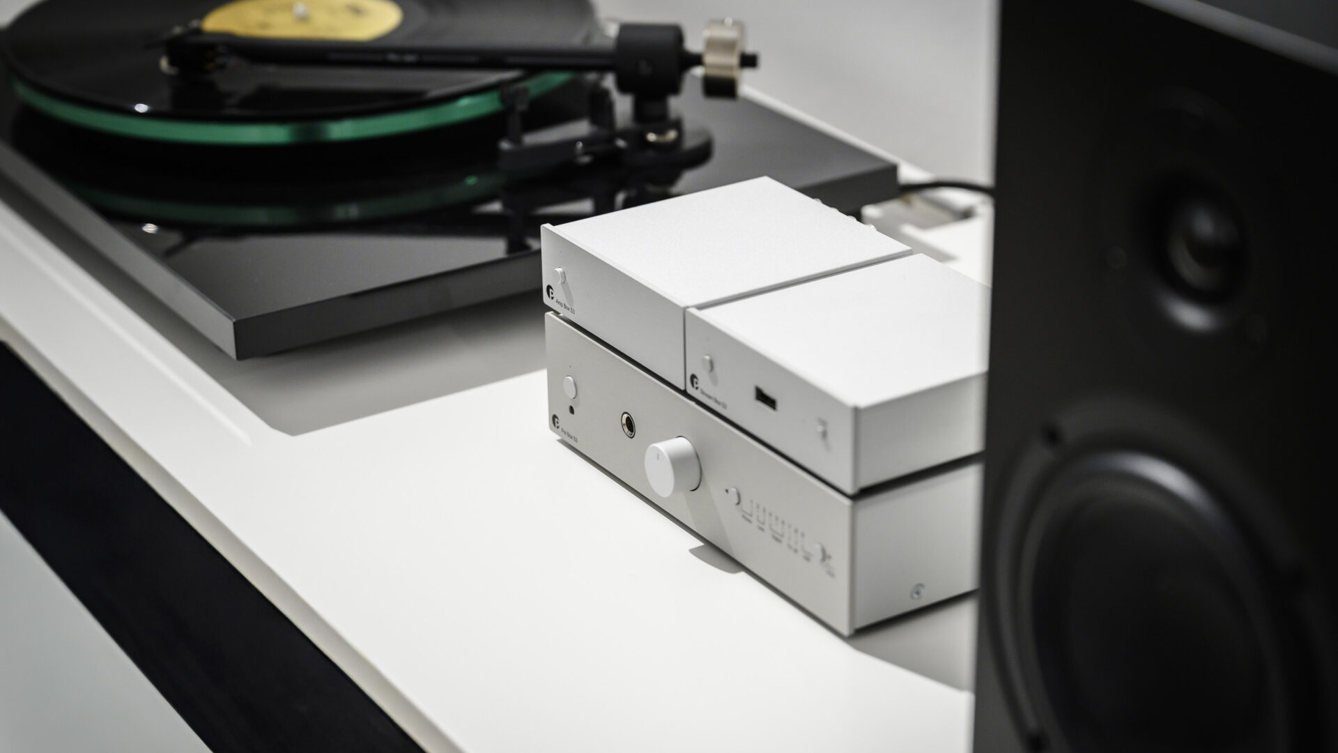 Pro-Ject Pre Box S3 samlar sladdarna i anläggningen